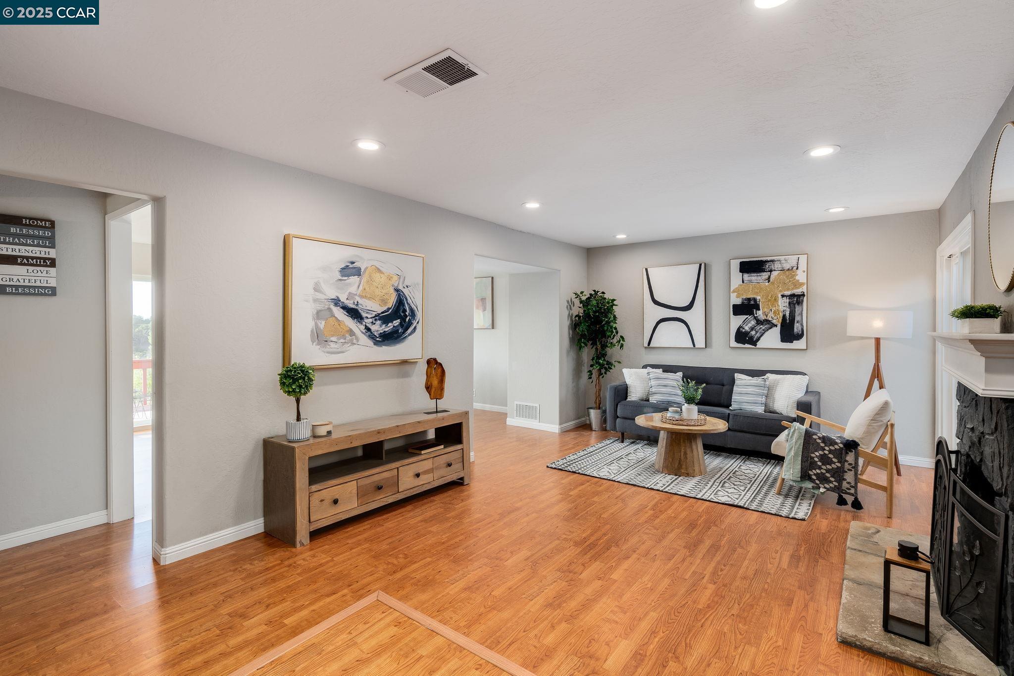 Photo #4: 41105113 Listing 
