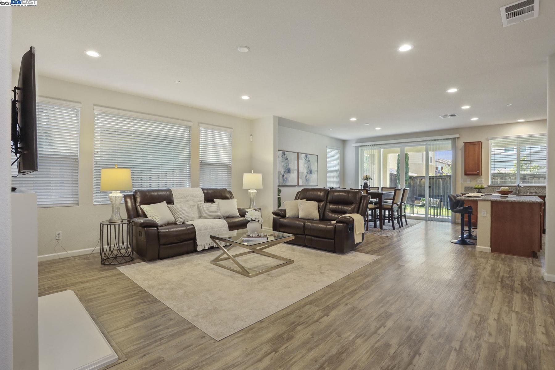 Detail Gallery Image 15 of 59 For 607 W Huntington Ave, Mountain House,  CA 95391 - 4 Beds | 3/1 Baths