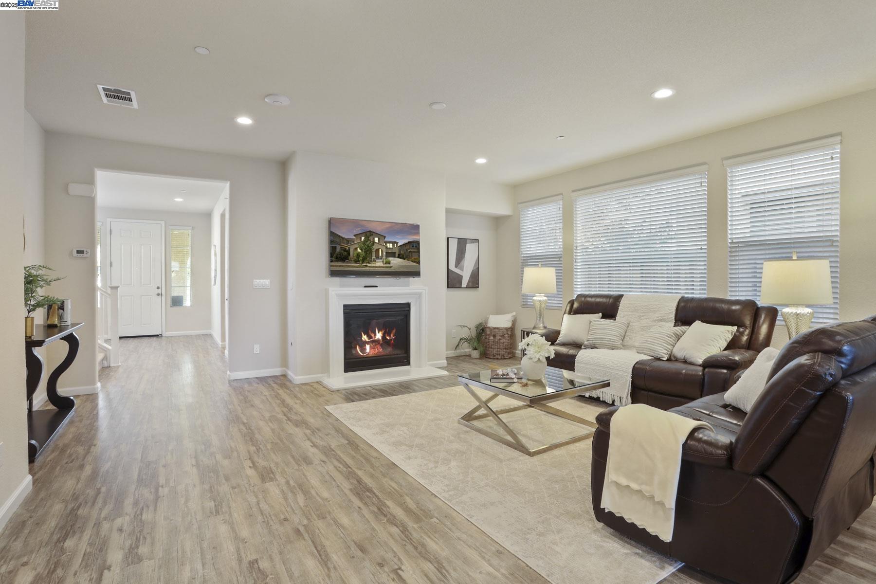 Detail Gallery Image 17 of 59 For 607 W Huntington Ave, Mountain House,  CA 95391 - 4 Beds | 3/1 Baths
