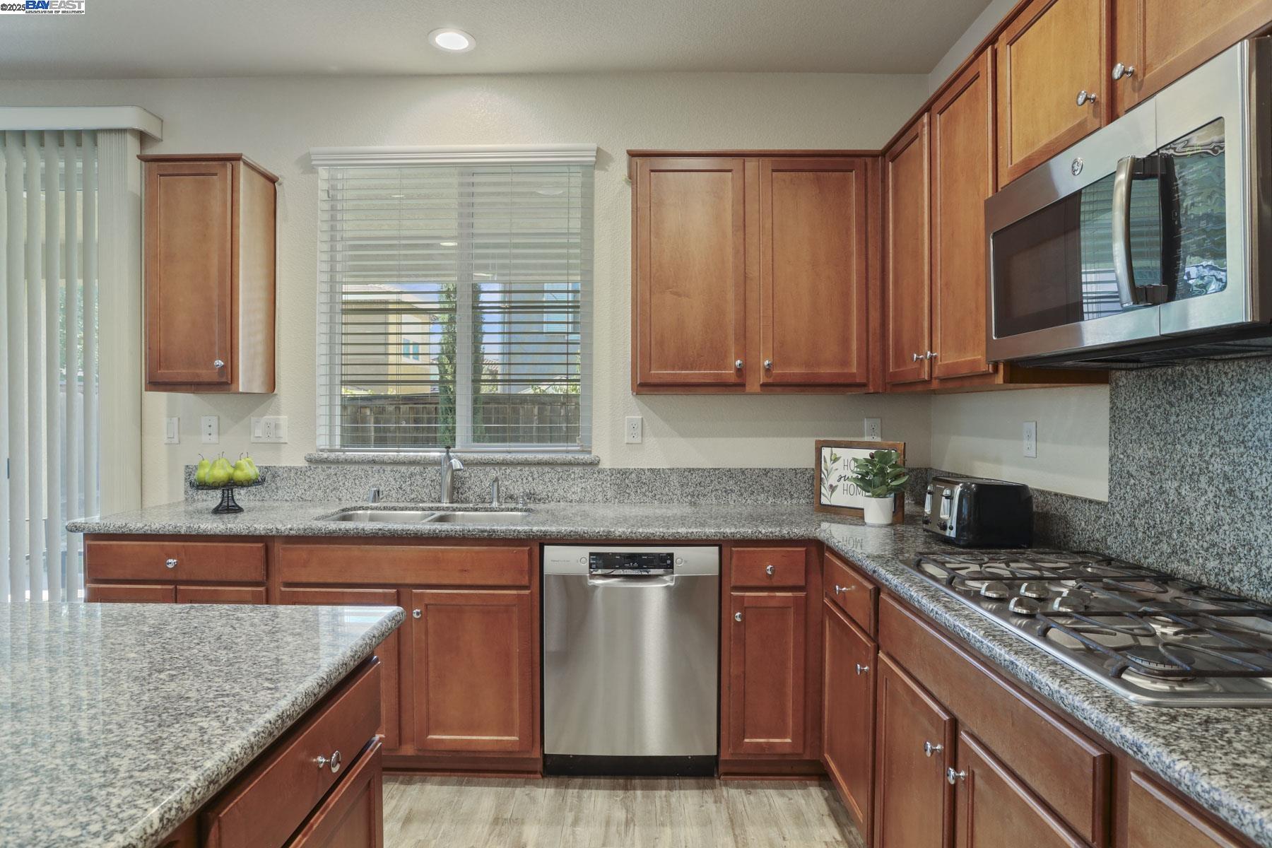 Detail Gallery Image 23 of 59 For 607 W Huntington Ave, Mountain House,  CA 95391 - 4 Beds | 3/1 Baths