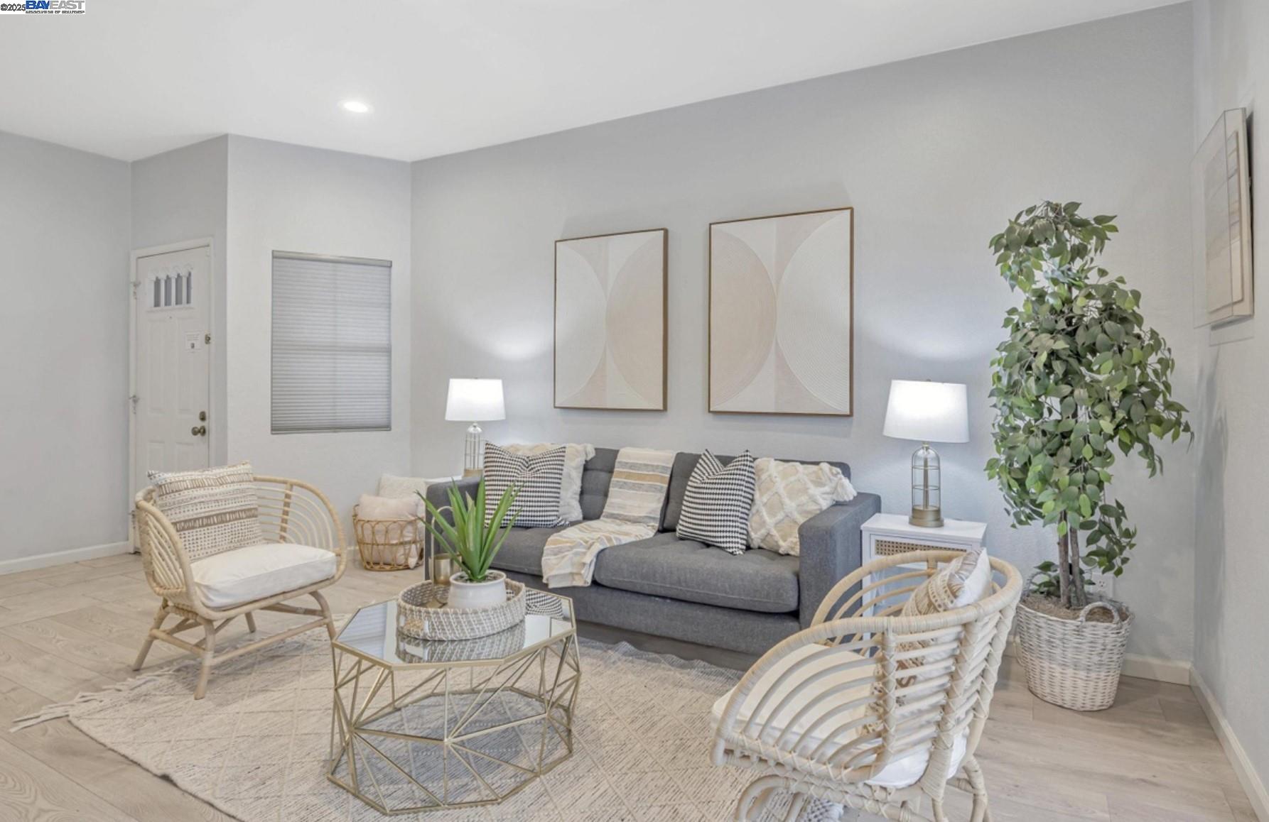 Detail Gallery Image 2 of 21 For 7595 Canyon Meadow Cir a,  Pleasanton,  CA 94588 - 3 Beds | 2 Baths