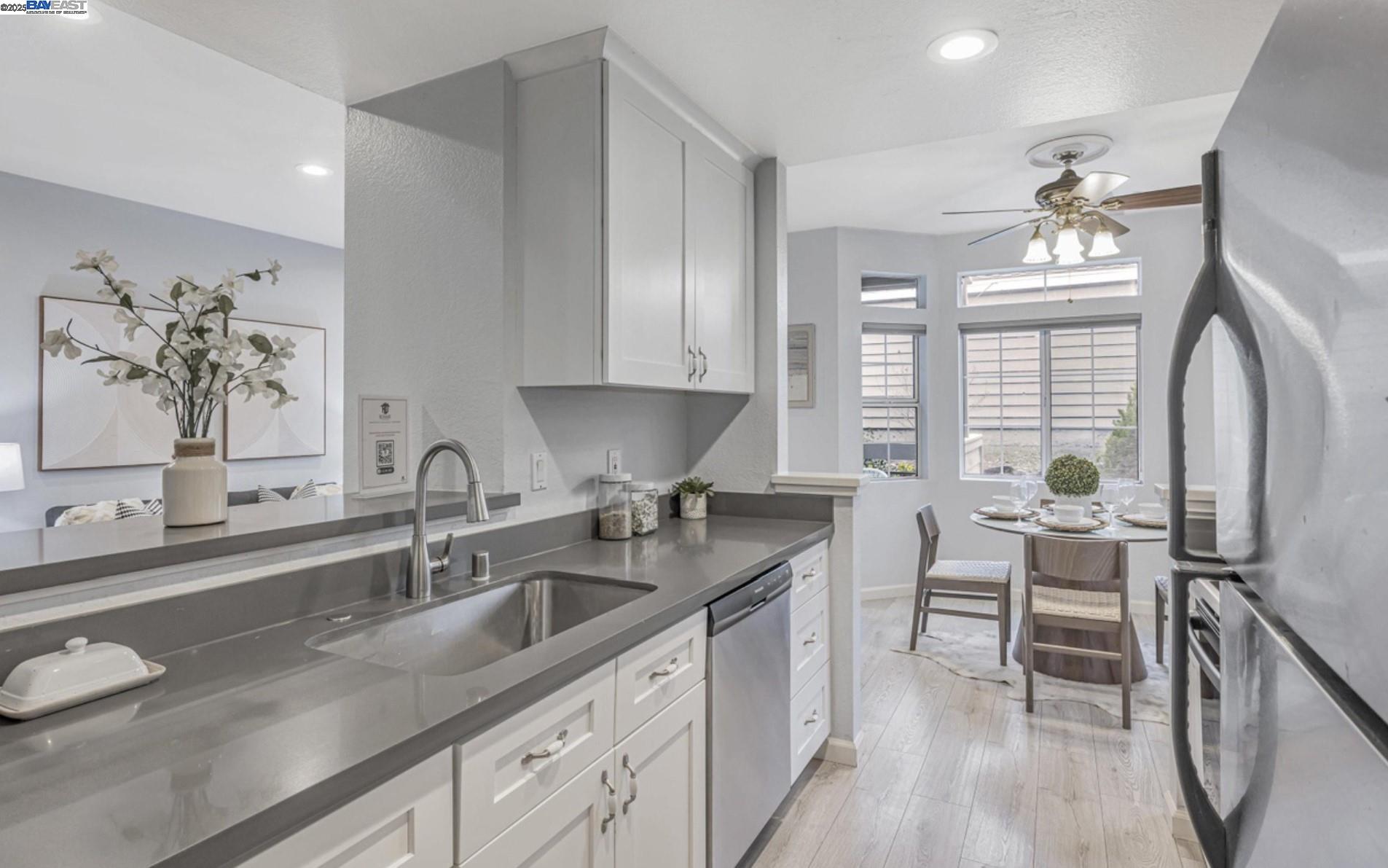Detail Gallery Image 4 of 21 For 7595 Canyon Meadow Cir a,  Pleasanton,  CA 94588 - 3 Beds | 2 Baths