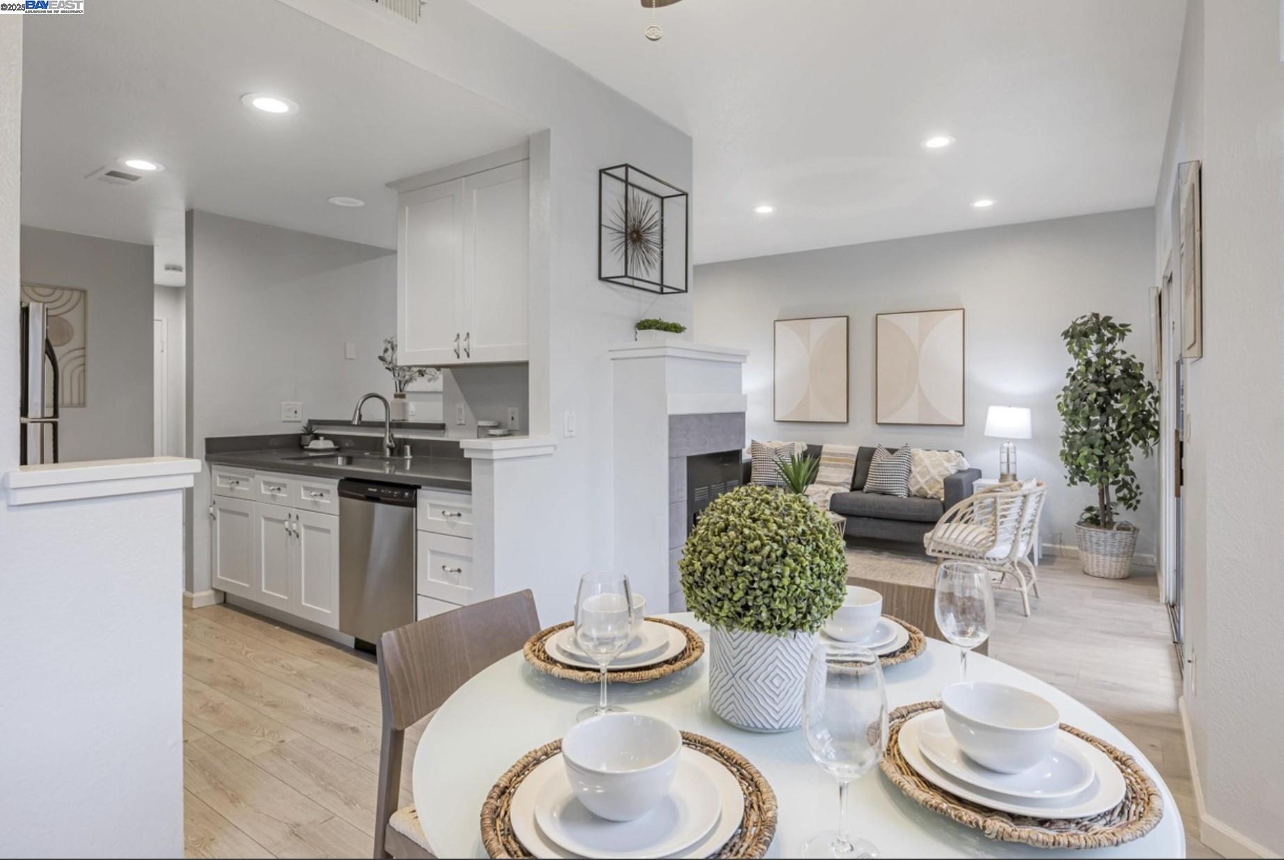 Detail Gallery Image 5 of 21 For 7595 Canyon Meadow Cir a,  Pleasanton,  CA 94588 - 3 Beds | 2 Baths