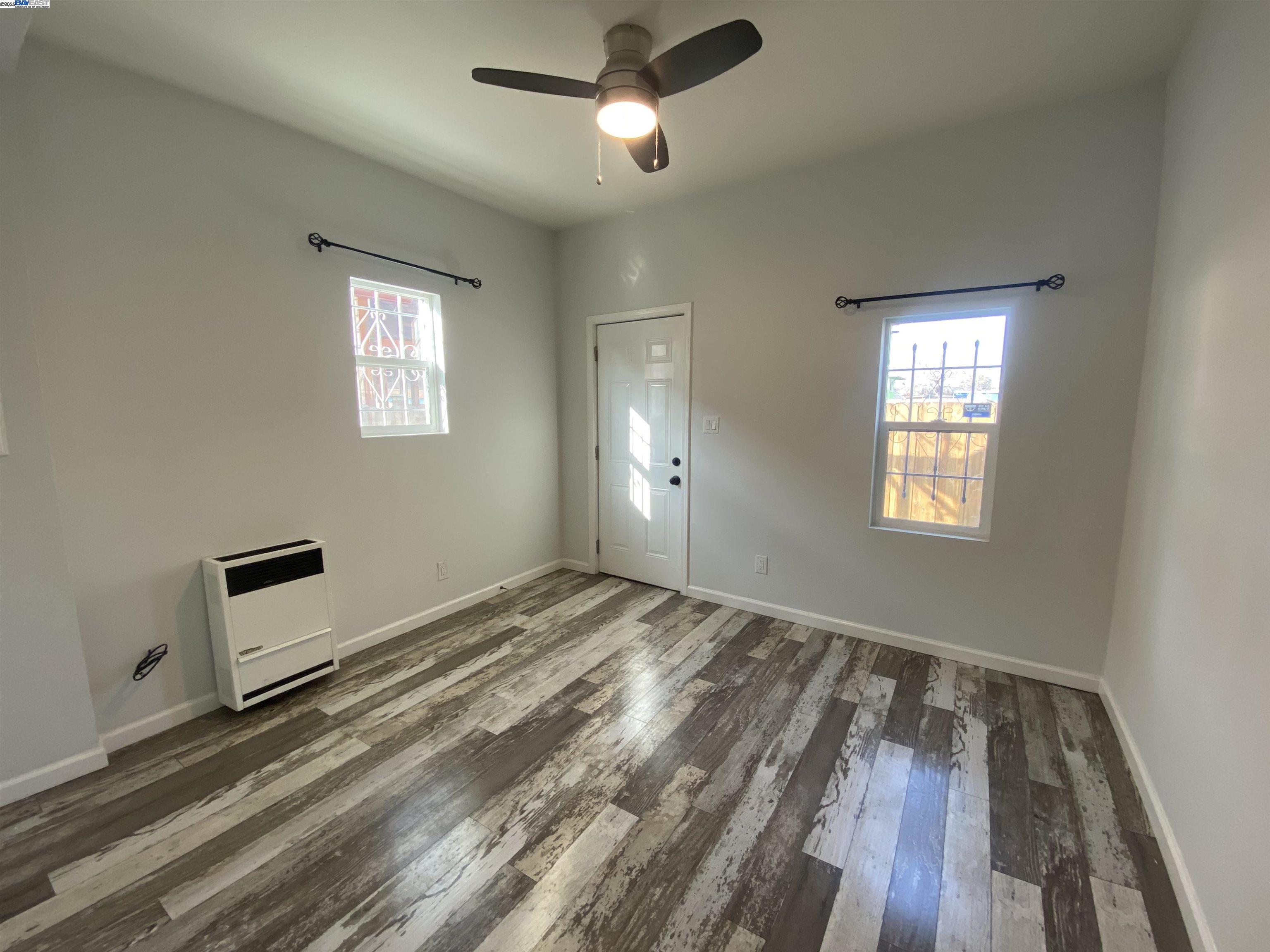 Detail Gallery Image 2 of 17 For 112 Chanslor Ave, Richmond,  CA 94801 - 2 Beds | 2 Baths