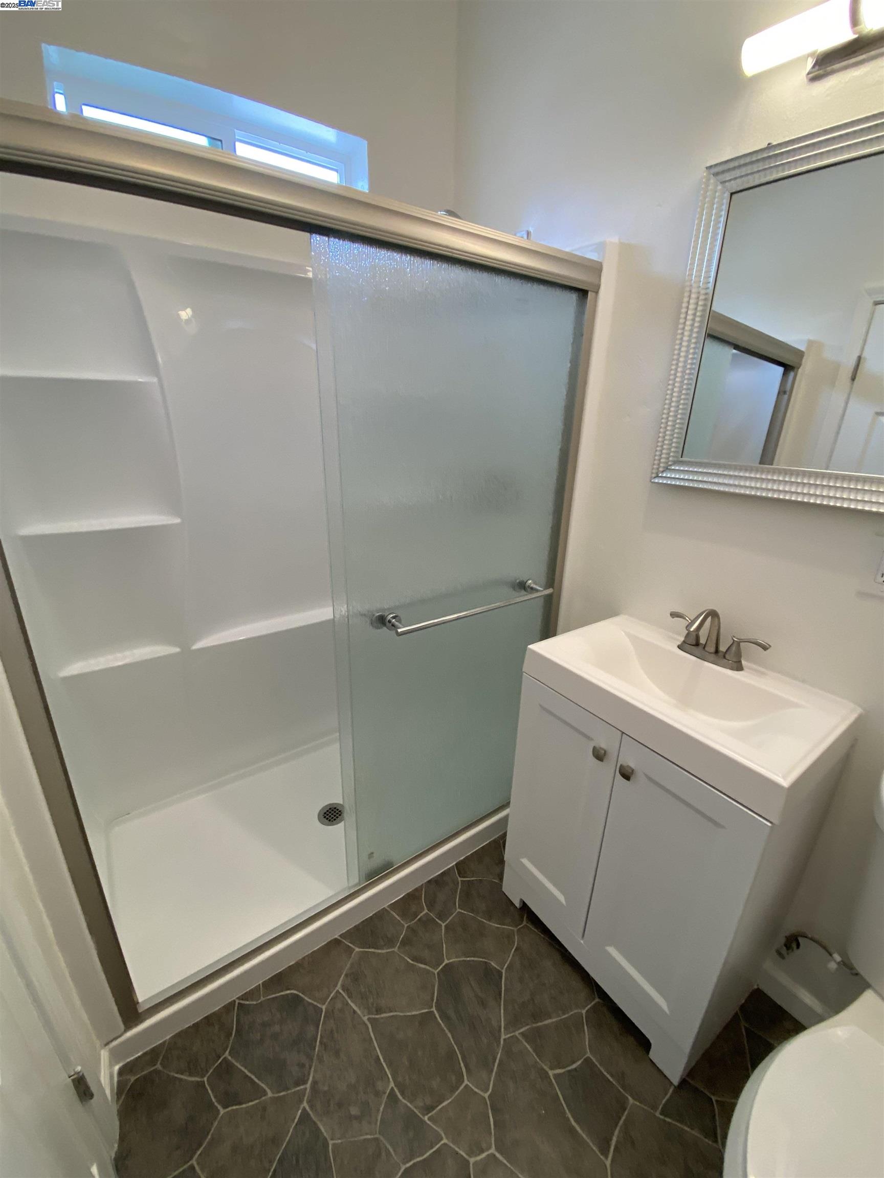 Detail Gallery Image 15 of 17 For 112 Chanslor Ave, Richmond,  CA 94801 - 2 Beds | 2 Baths