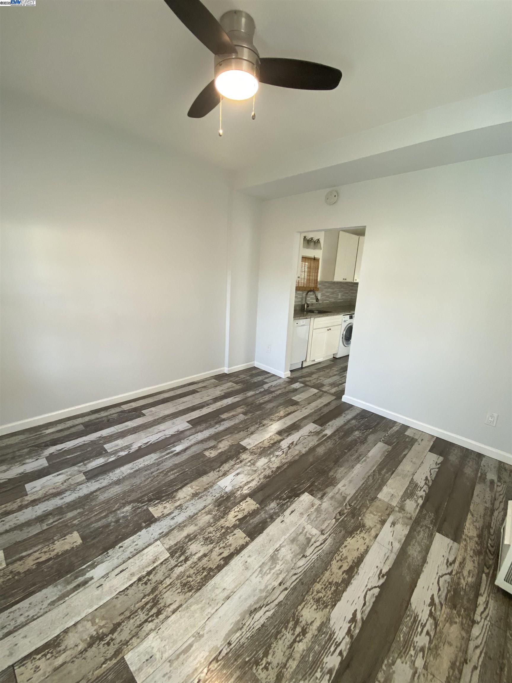 Detail Gallery Image 3 of 17 For 112 Chanslor Ave, Richmond,  CA 94801 - 2 Beds | 2 Baths