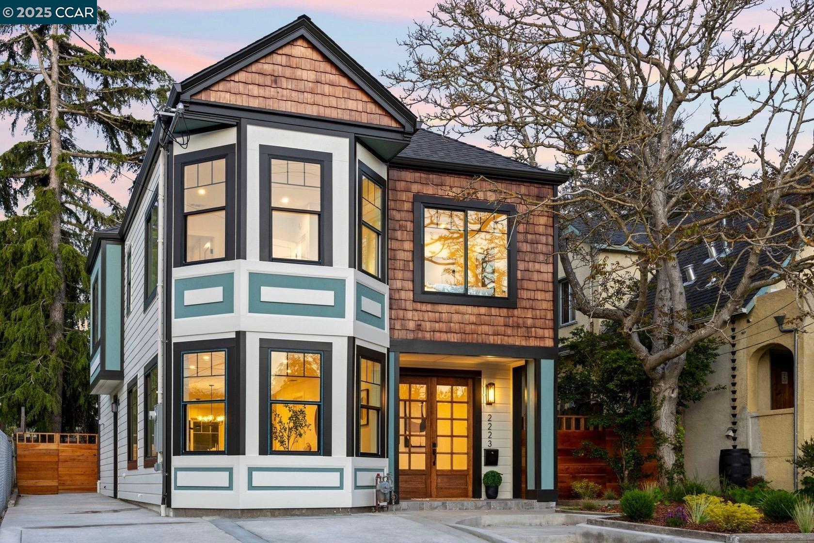 Detail Gallery Image 1 of 40 For 2223 Byron St, Berkeley,  CA 94702 - 4 Beds | 4 Baths