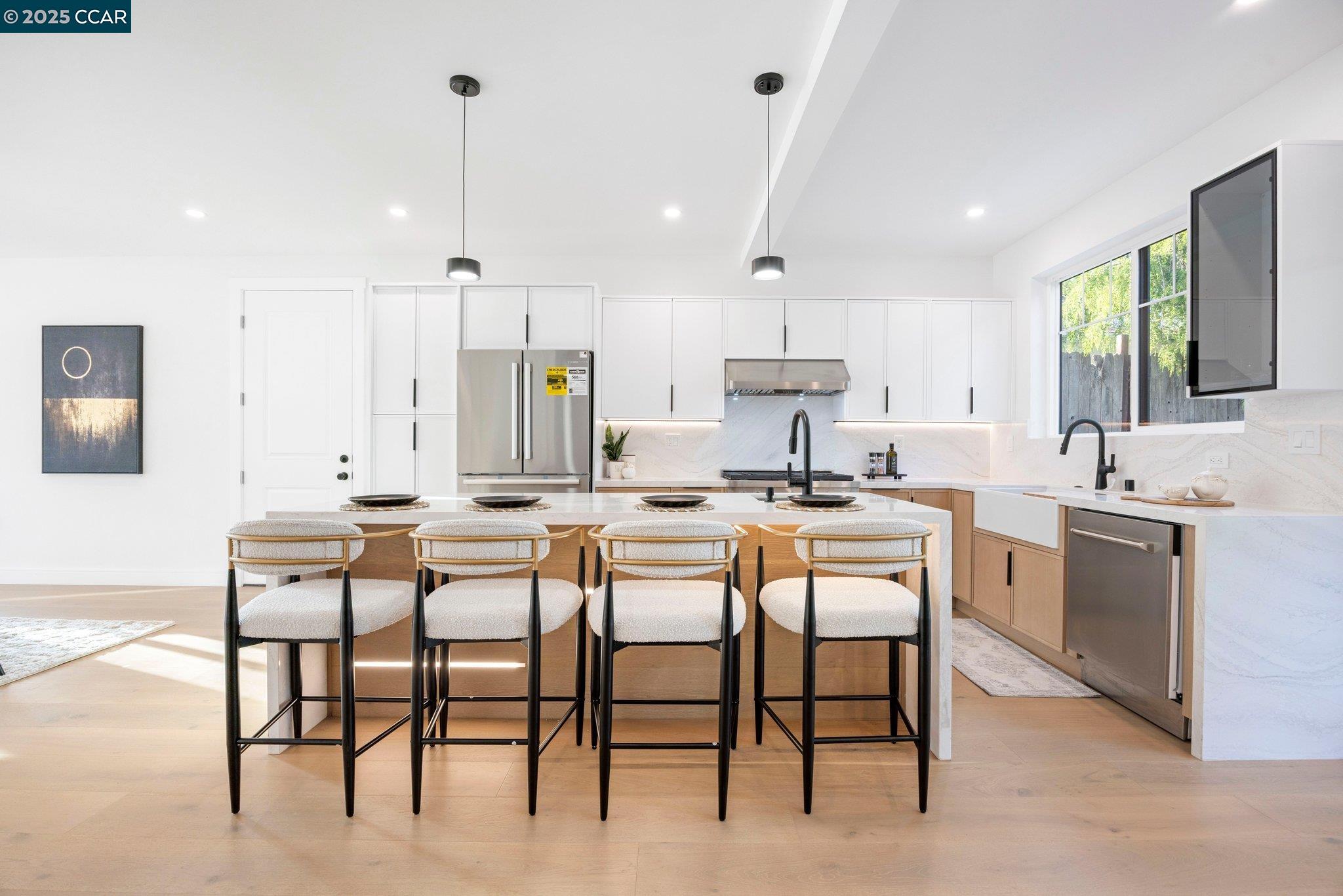 Detail Gallery Image 16 of 40 For 2223 Byron St, Berkeley,  CA 94702 - 4 Beds | 4 Baths