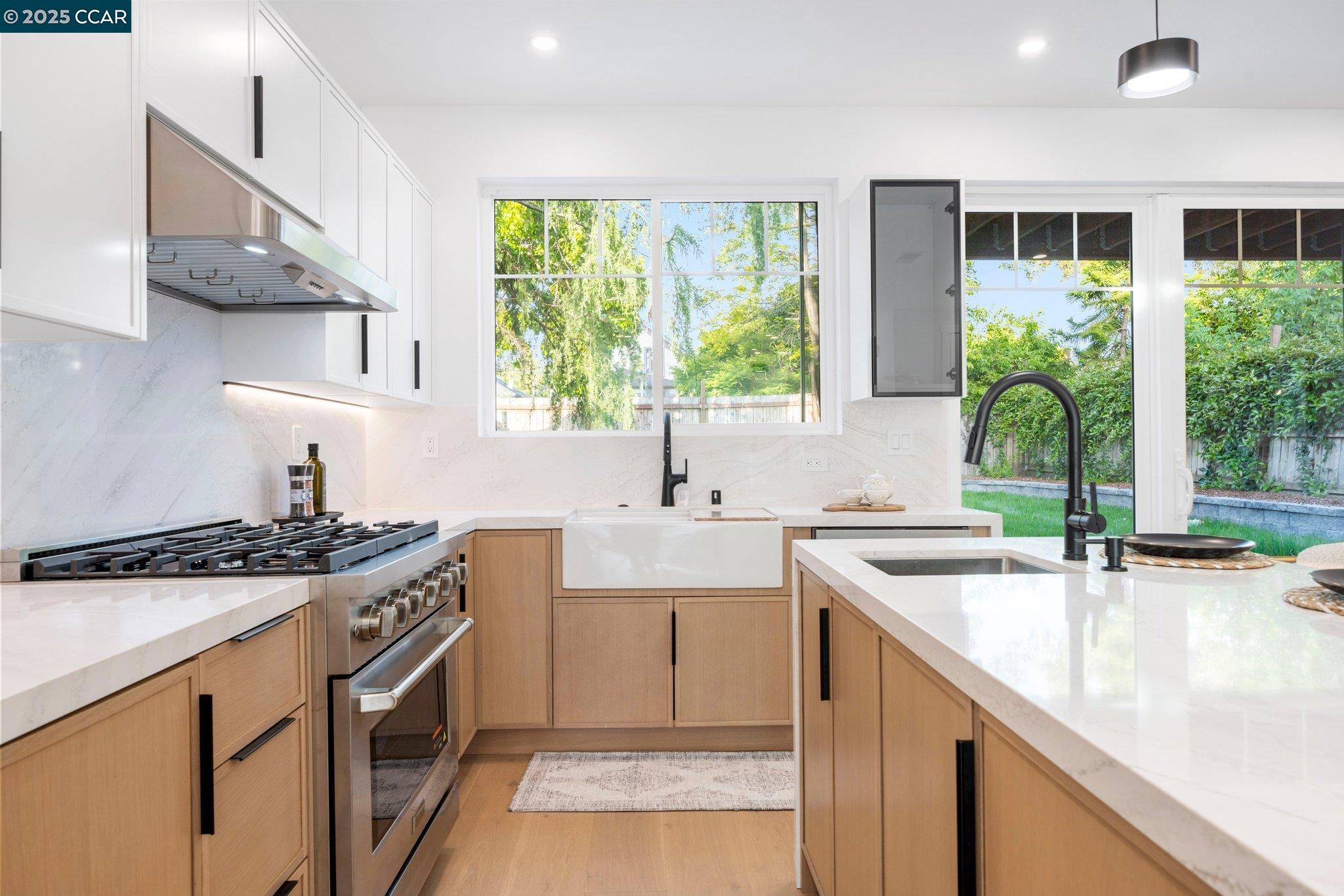 Detail Gallery Image 17 of 40 For 2223 Byron St, Berkeley,  CA 94702 - 4 Beds | 4 Baths