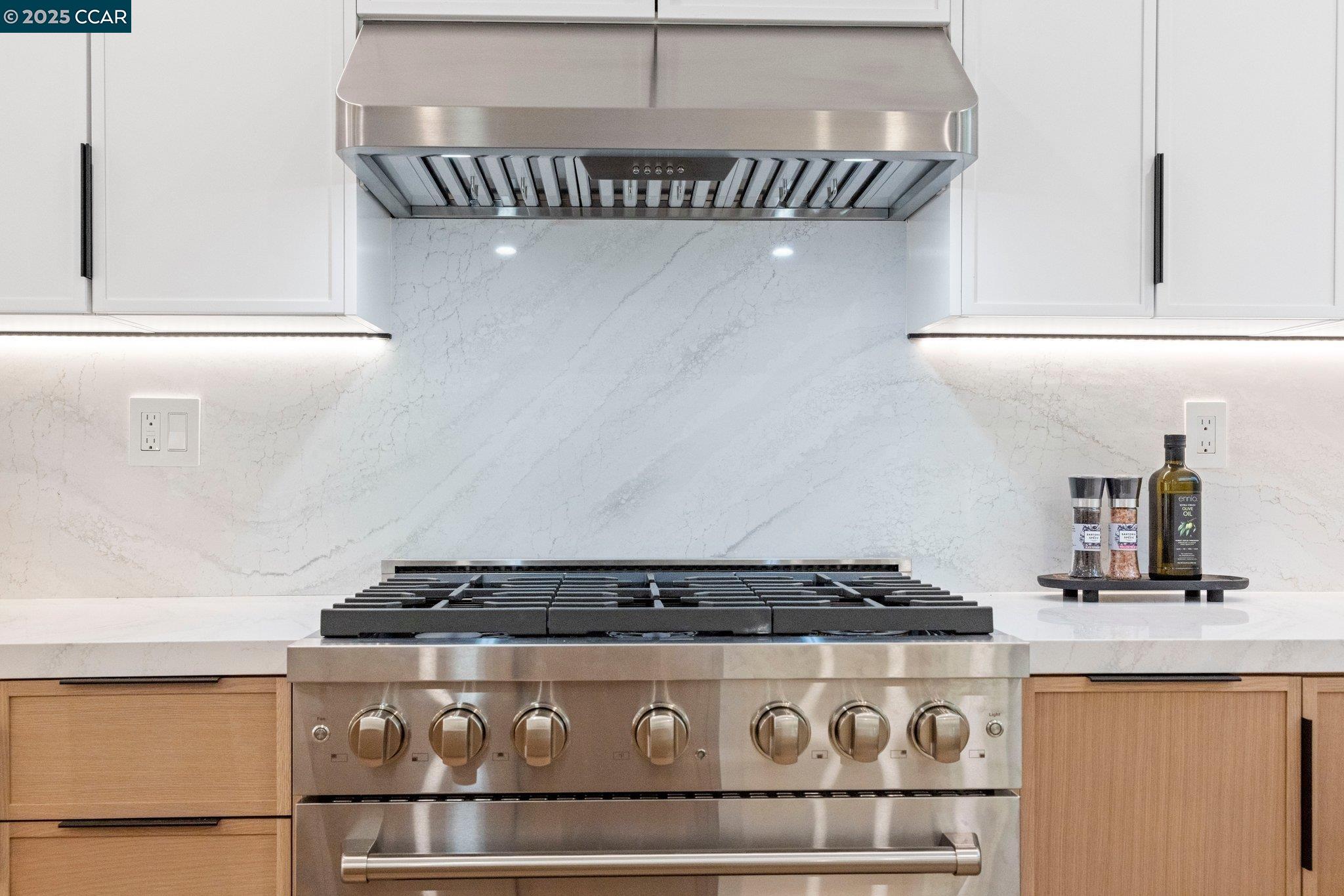 Detail Gallery Image 18 of 40 For 2223 Byron St, Berkeley,  CA 94702 - 4 Beds | 4 Baths