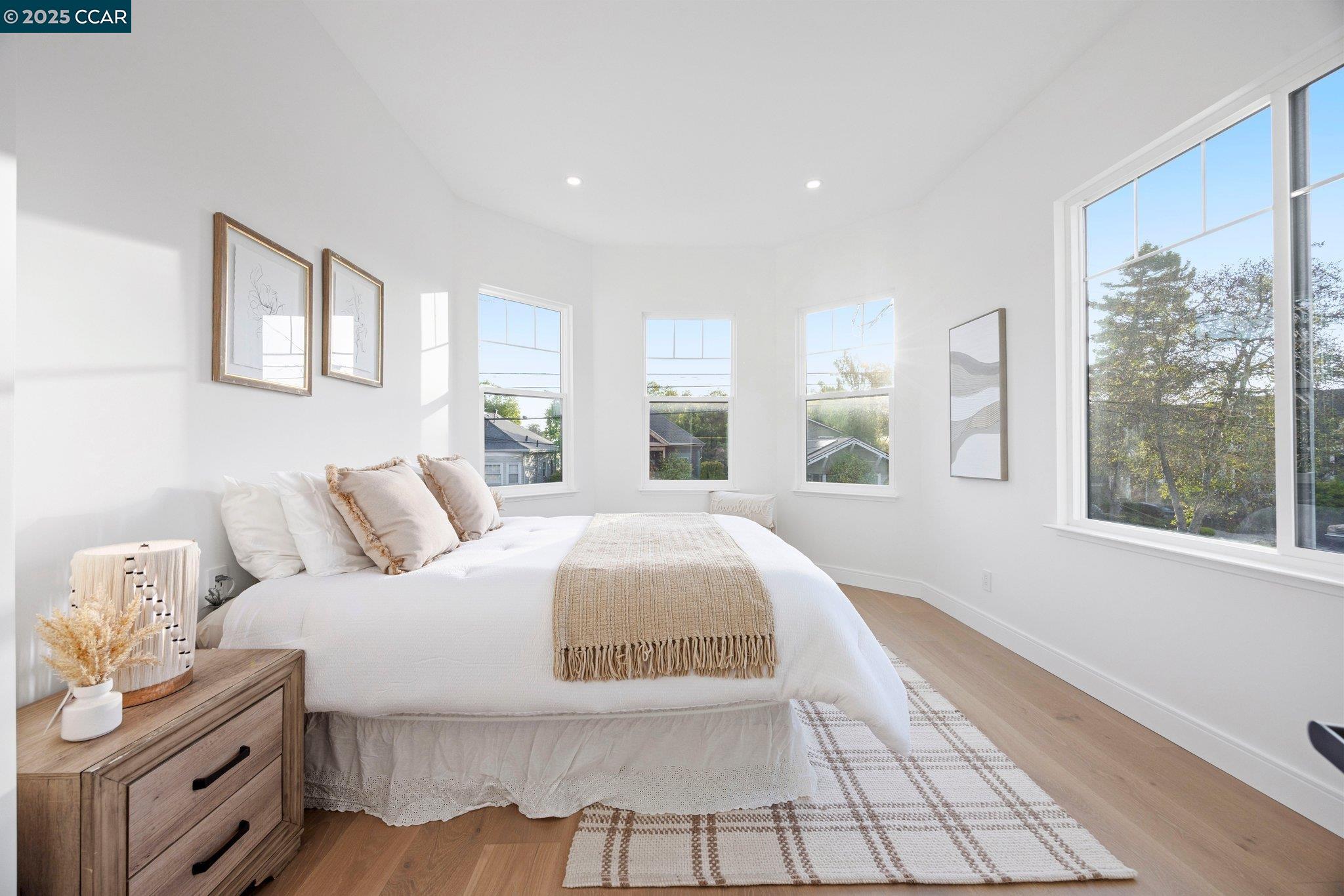Detail Gallery Image 3 of 40 For 2223 Byron St, Berkeley,  CA 94702 - 4 Beds | 4 Baths