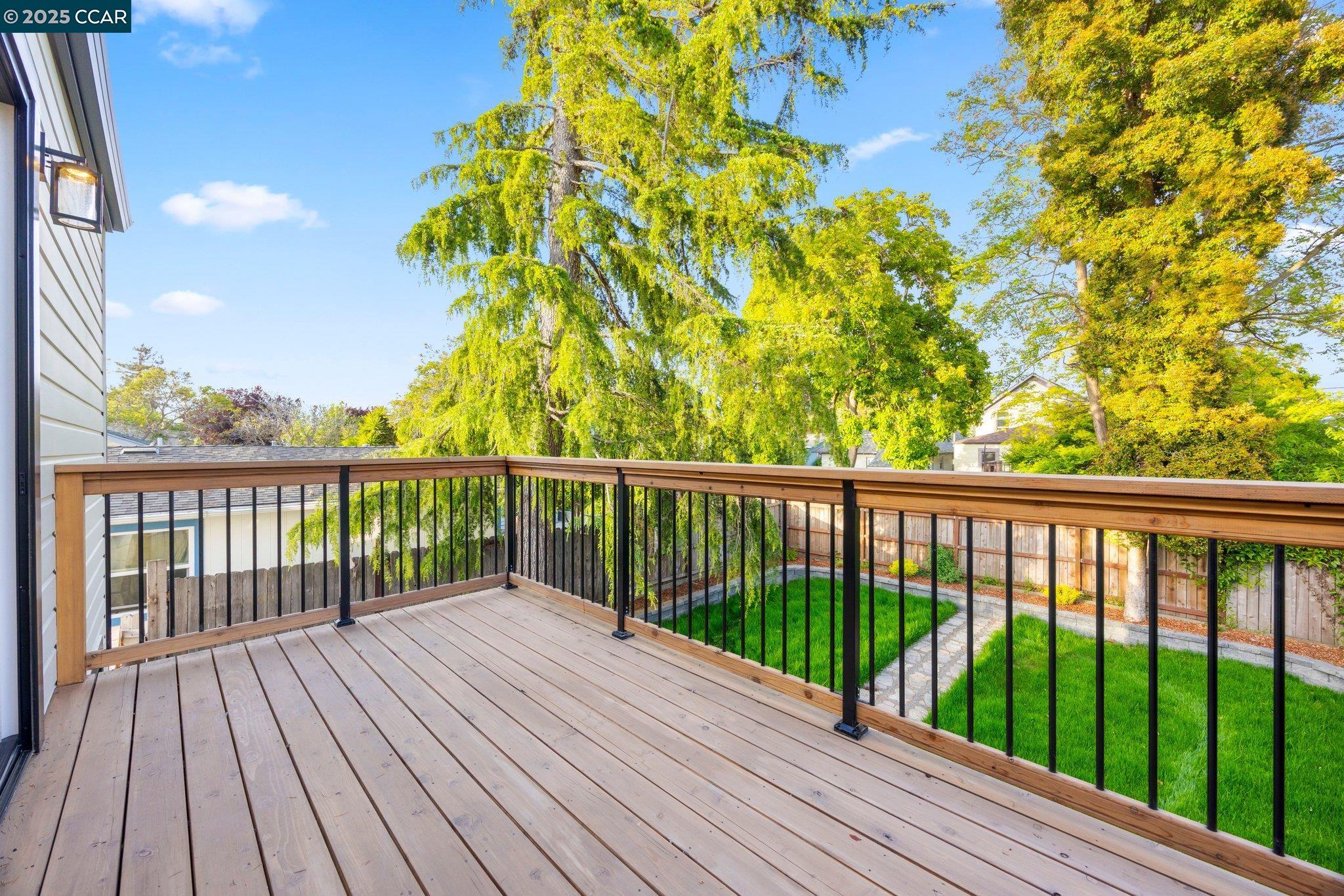 Detail Gallery Image 21 of 40 For 2223 Byron St, Berkeley,  CA 94702 - 4 Beds | 4 Baths