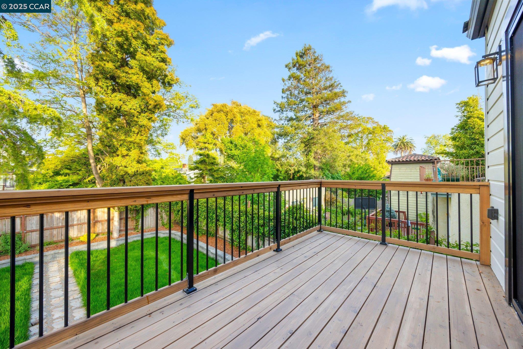 Detail Gallery Image 22 of 40 For 2223 Byron St, Berkeley,  CA 94702 - 4 Beds | 4 Baths