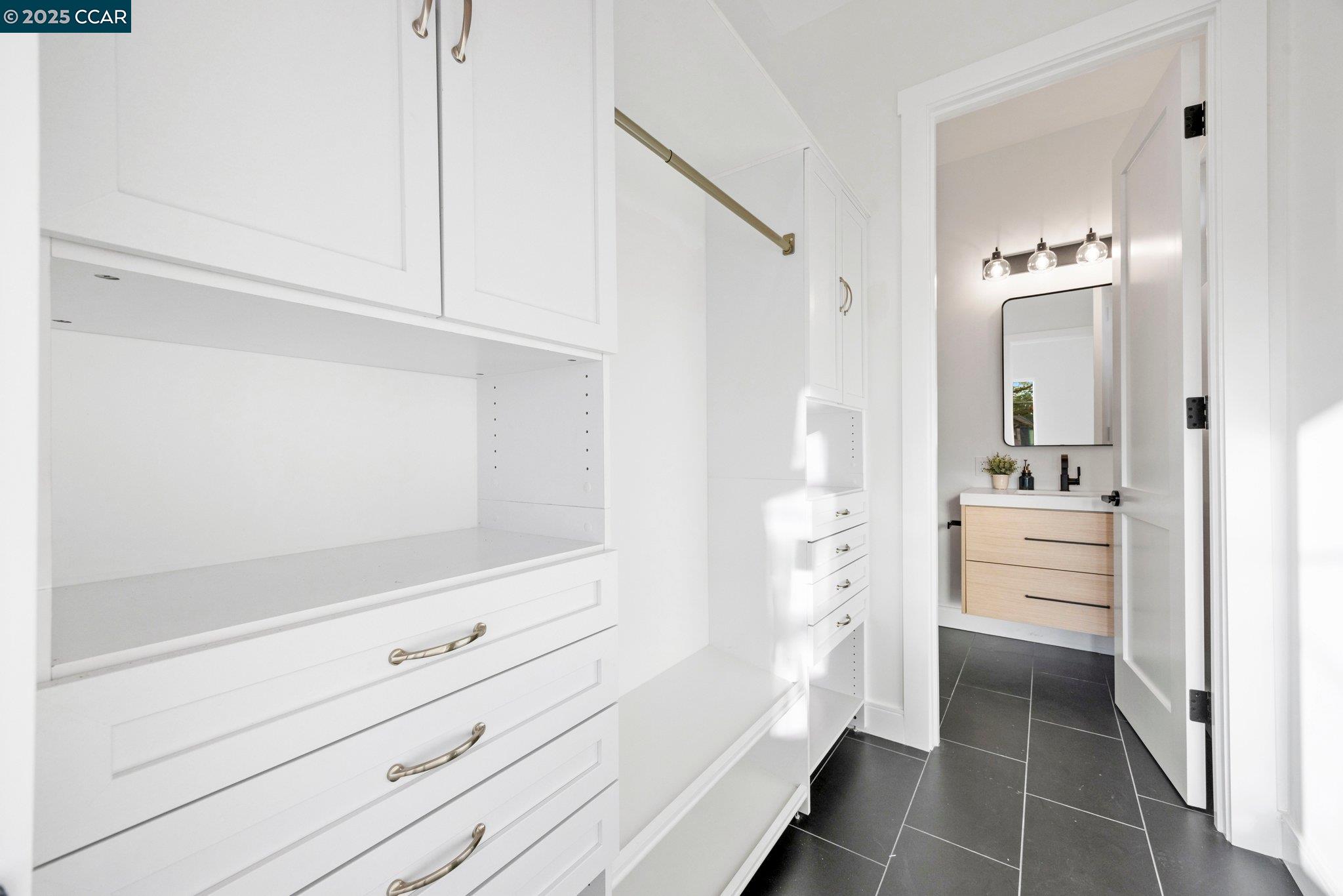 Detail Gallery Image 24 of 40 For 2223 Byron St, Berkeley,  CA 94702 - 4 Beds | 4 Baths