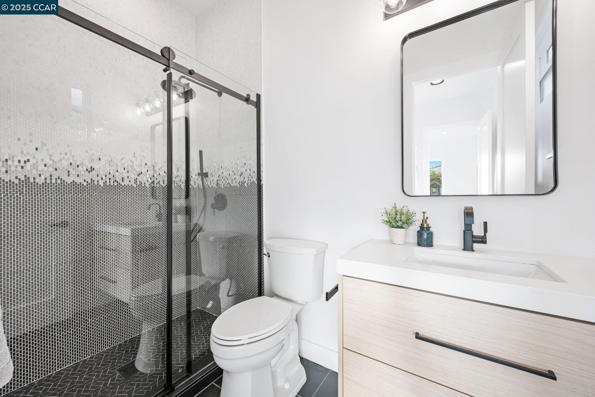 Detail Gallery Image 25 of 40 For 2223 Byron St, Berkeley,  CA 94702 - 4 Beds | 4 Baths