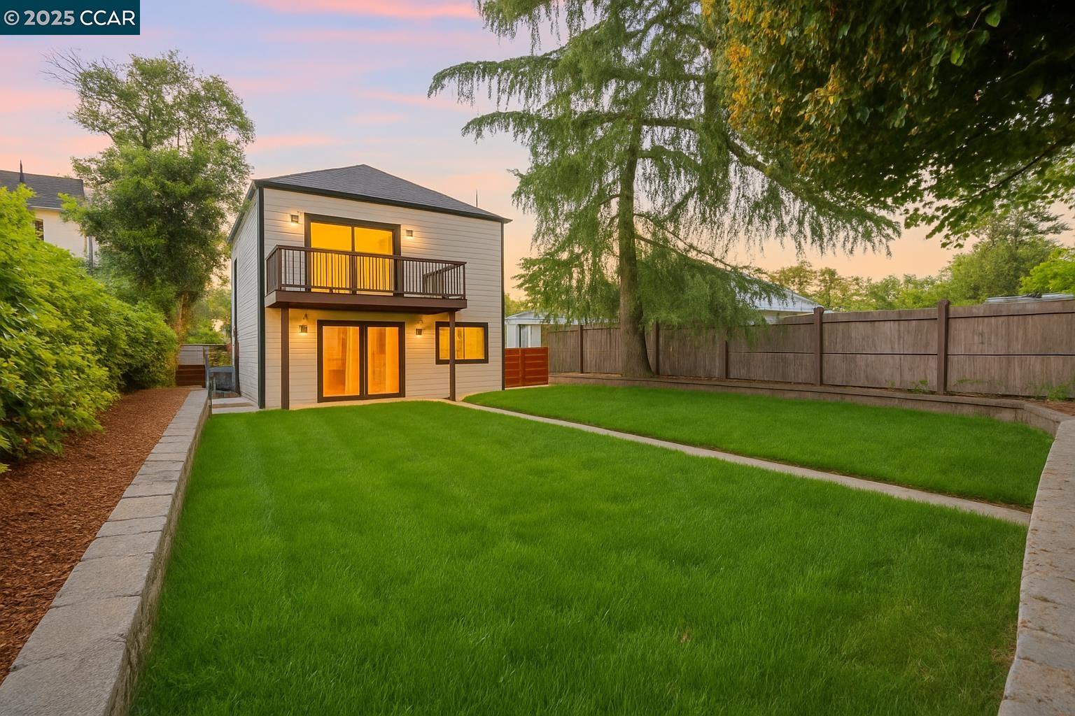 Detail Gallery Image 4 of 40 For 2223 Byron St, Berkeley,  CA 94702 - 4 Beds | 4 Baths