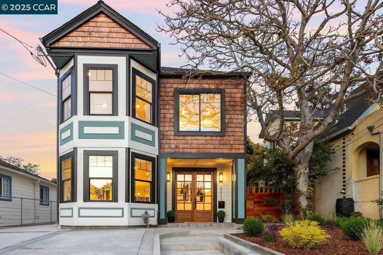 Detail Gallery Image 5 of 40 For 2223 Byron St, Berkeley,  CA 94702 - 4 Beds | 4 Baths