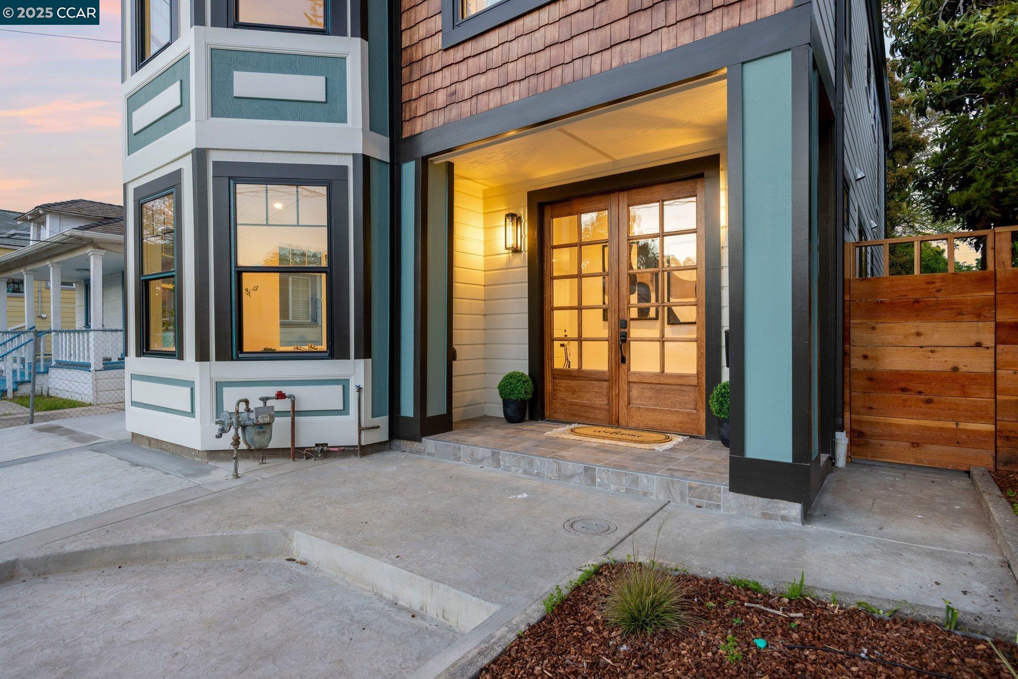 Detail Gallery Image 7 of 40 For 2223 Byron St, Berkeley,  CA 94702 - 4 Beds | 4 Baths