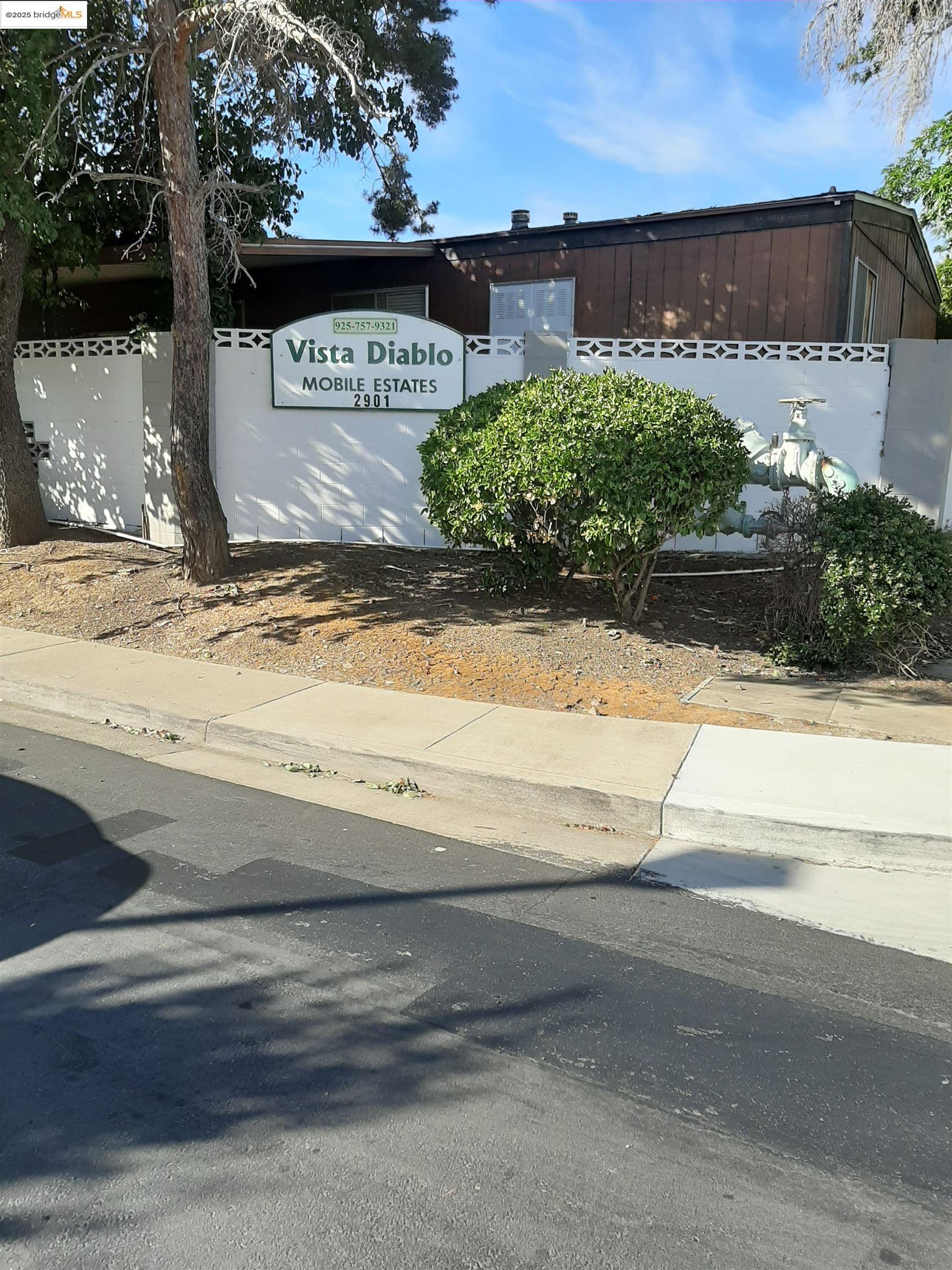 Detail Gallery Image 3 of 29 For 96 Diana Way, Antioch,  CA 94509-4415 - 2 Beds | 2 Baths