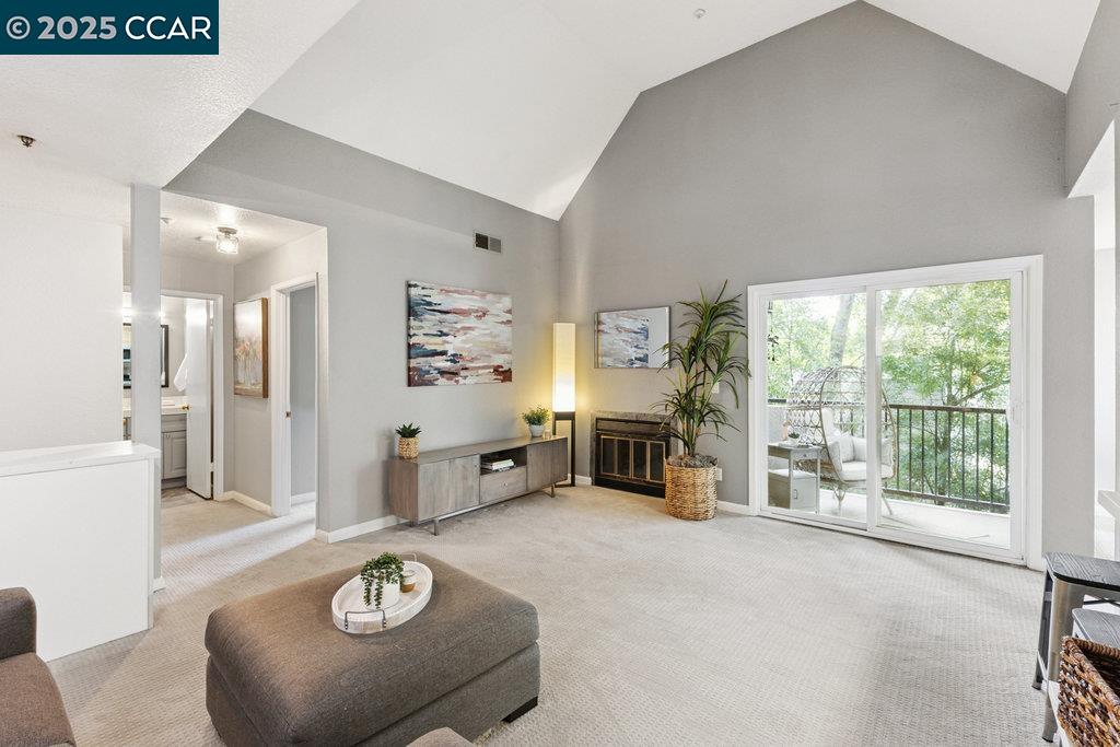 Detail Gallery Image 1 of 26 For 3183 Wayside Plz #318,  Walnut Creek,  CA 94597 - 1 Beds | 1 Baths