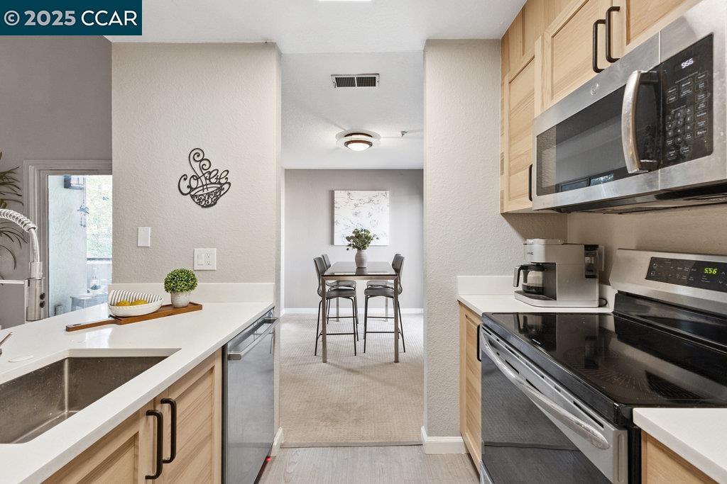 Detail Gallery Image 11 of 26 For 3183 Wayside Plz #318,  Walnut Creek,  CA 94597 - 1 Beds | 1 Baths