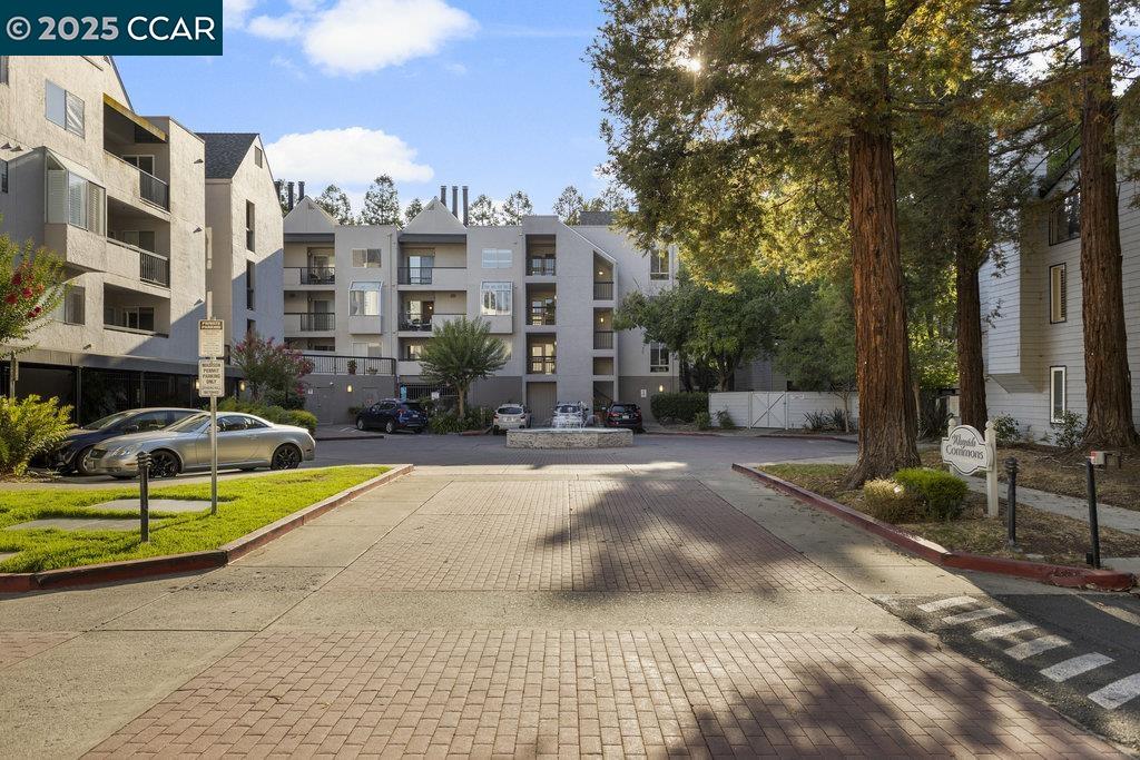 Detail Gallery Image 24 of 26 For 3183 Wayside Plz #318,  Walnut Creek,  CA 94597 - 1 Beds | 1 Baths