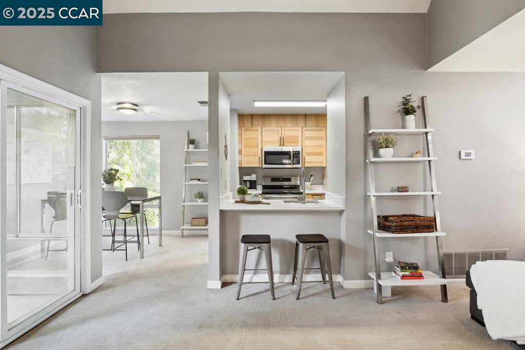 Detail Gallery Image 5 of 26 For 3183 Wayside Plz #318,  Walnut Creek,  CA 94597 - 1 Beds | 1 Baths