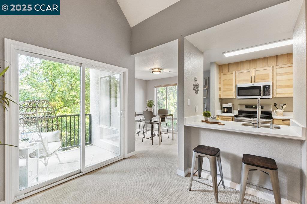 Detail Gallery Image 6 of 26 For 3183 Wayside Plz #318,  Walnut Creek,  CA 94597 - 1 Beds | 1 Baths