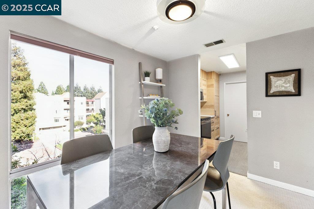 Detail Gallery Image 8 of 26 For 3183 Wayside Plz #318,  Walnut Creek,  CA 94597 - 1 Beds | 1 Baths