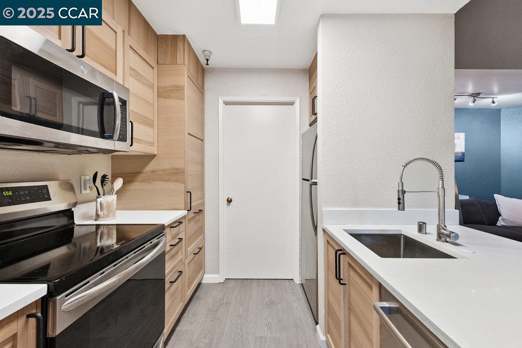 Detail Gallery Image 10 of 26 For 3183 Wayside Plz #318,  Walnut Creek,  CA 94597 - 1 Beds | 1 Baths
