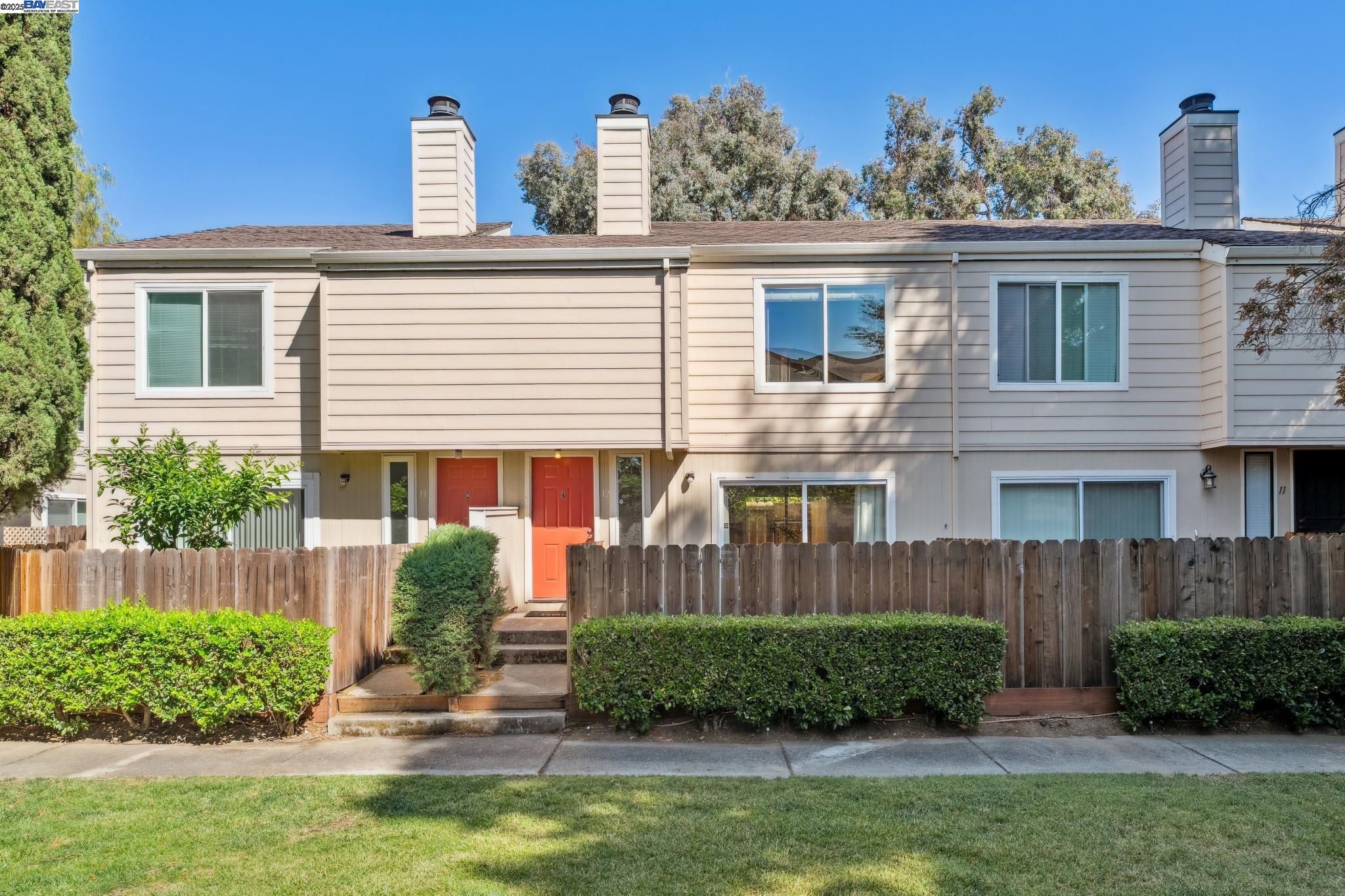 Detail Gallery Image 1 of 42 For 1255 Detroit Avenue #12,  Concord,  CA 94520 - 2 Beds | 2 Baths