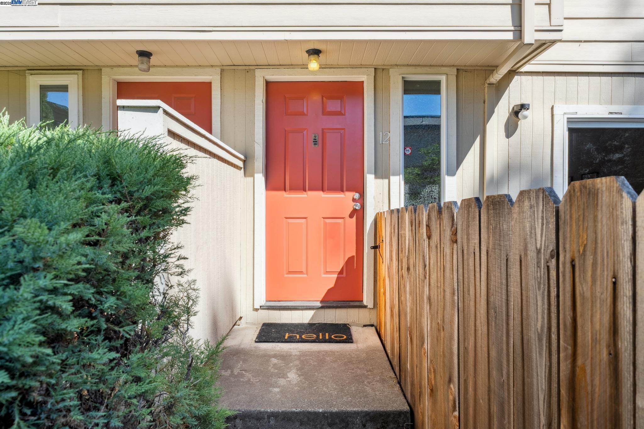 Detail Gallery Image 2 of 42 For 1255 Detroit Avenue #12,  Concord,  CA 94520 - 2 Beds | 2 Baths