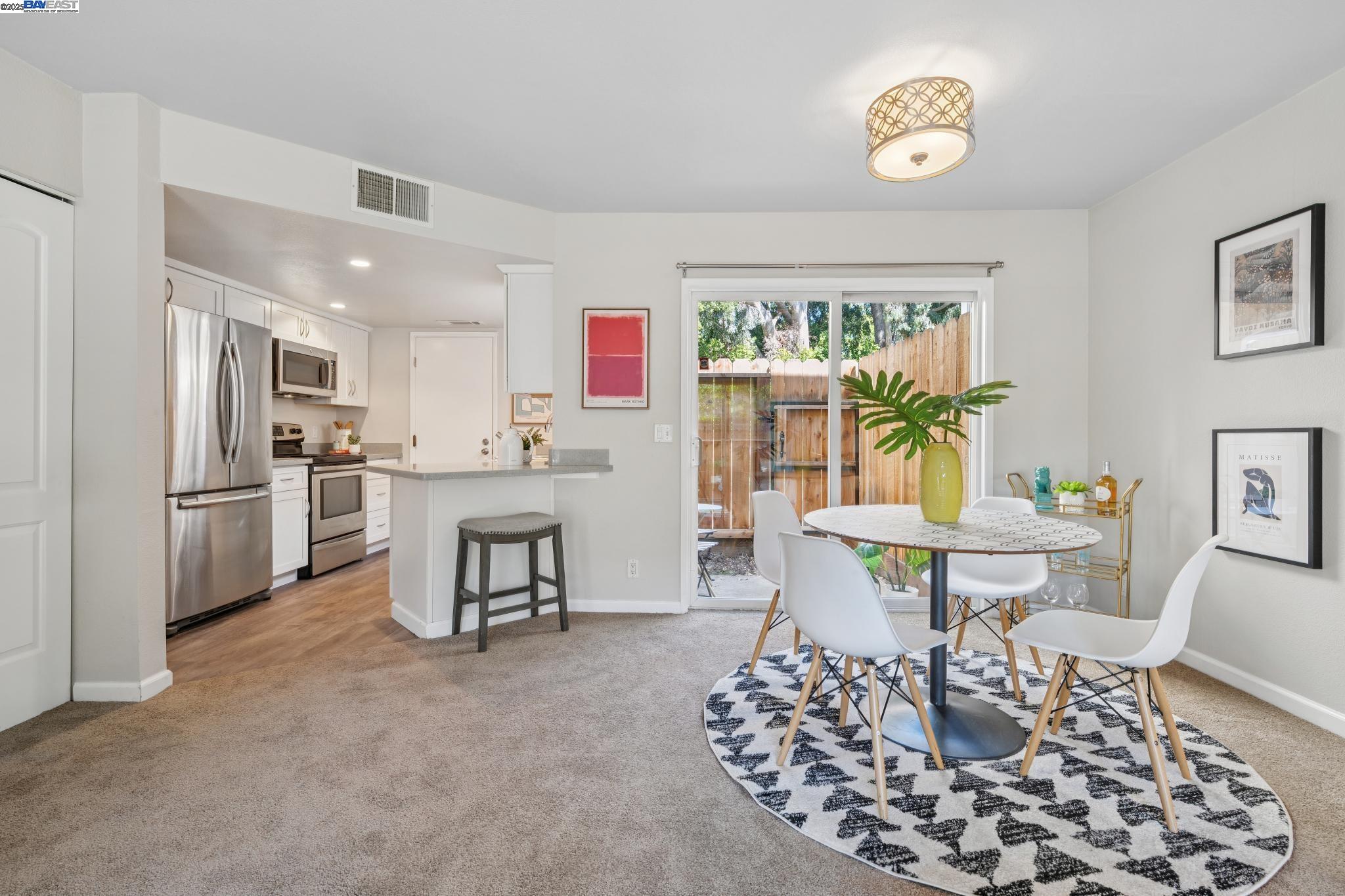 Detail Gallery Image 11 of 42 For 1255 Detroit Avenue #12,  Concord,  CA 94520 - 2 Beds | 2 Baths