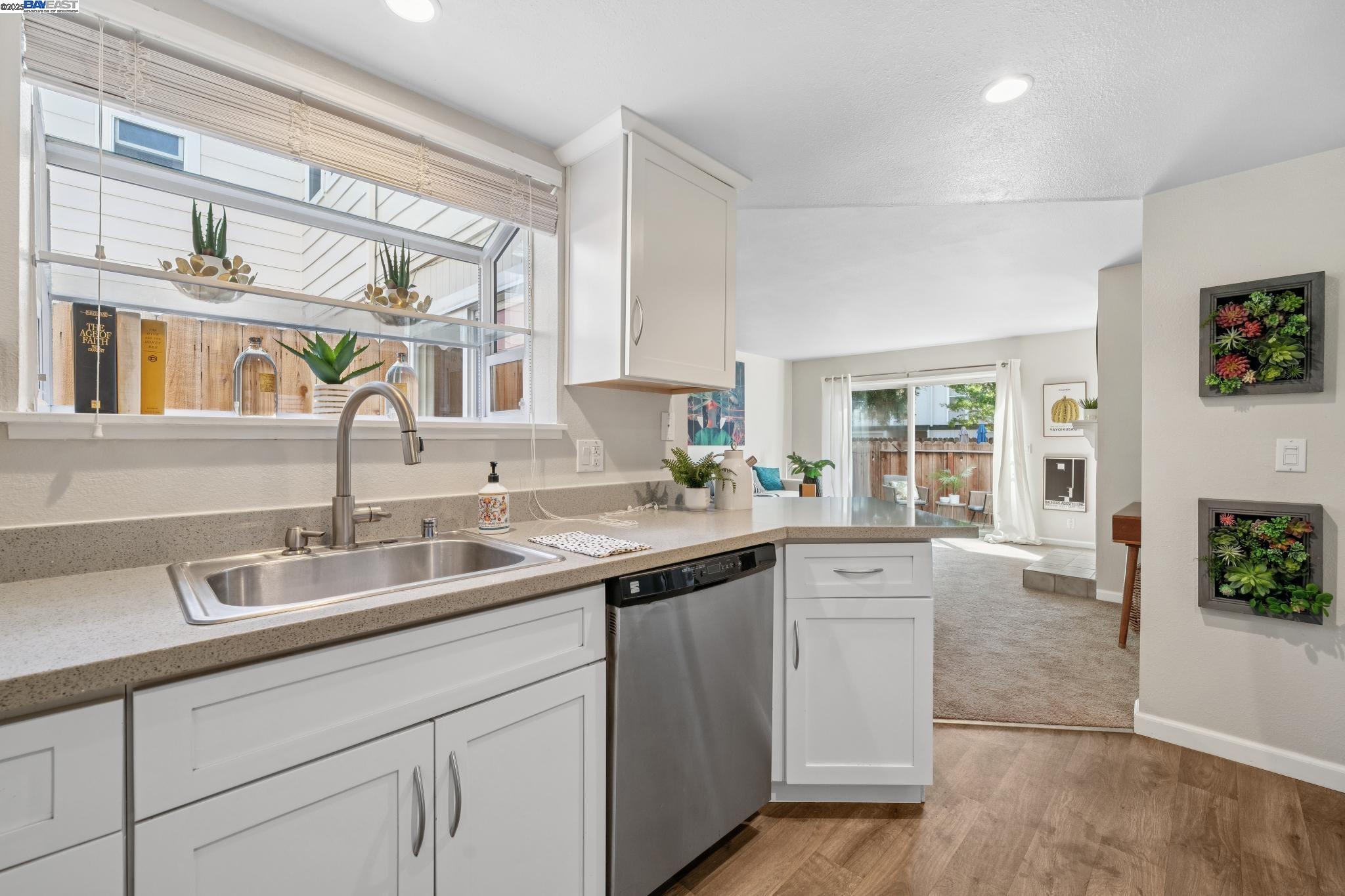 Detail Gallery Image 15 of 42 For 1255 Detroit Avenue #12,  Concord,  CA 94520 - 2 Beds | 2 Baths