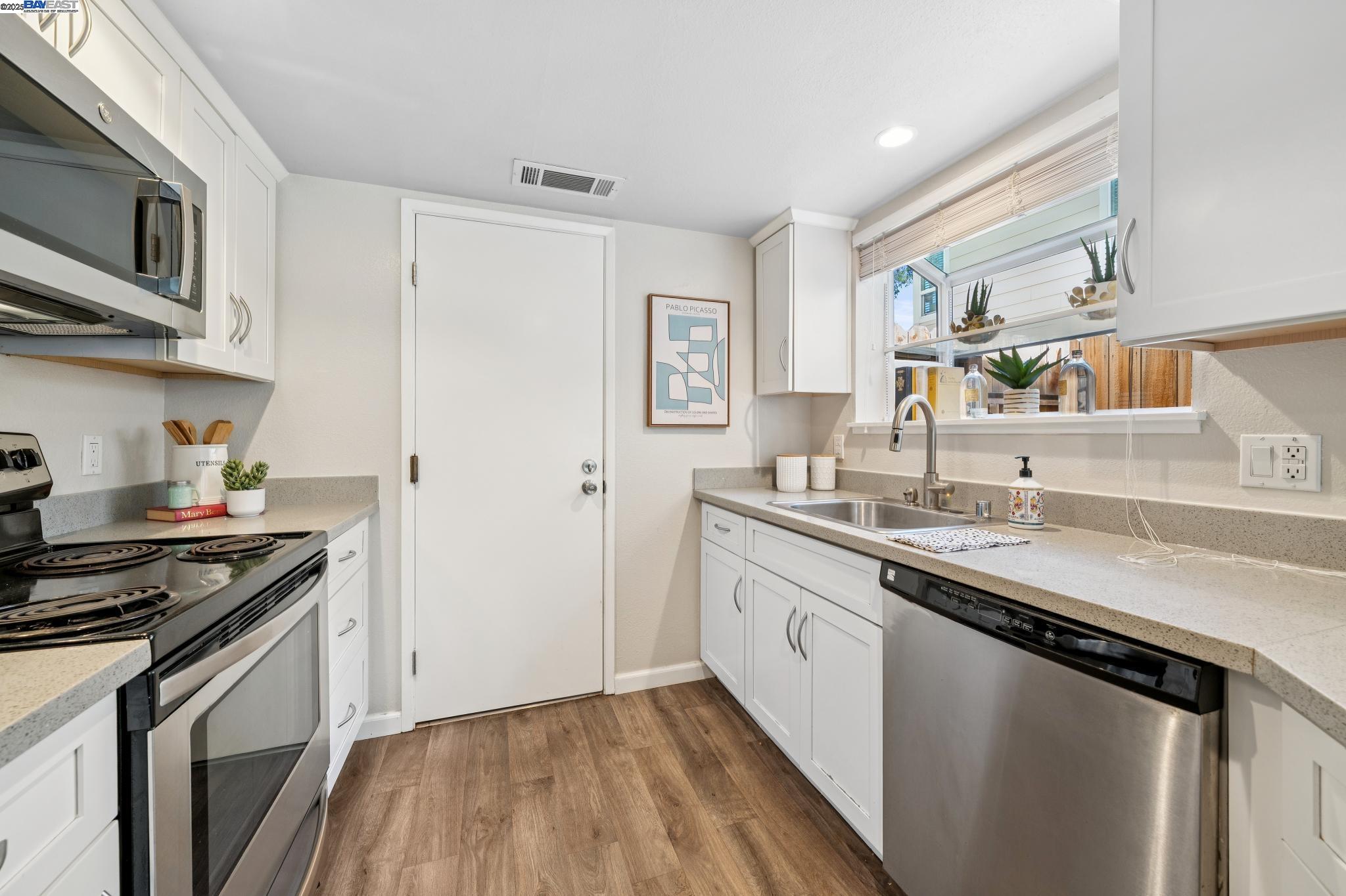 Detail Gallery Image 18 of 42 For 1255 Detroit Avenue #12,  Concord,  CA 94520 - 2 Beds | 2 Baths