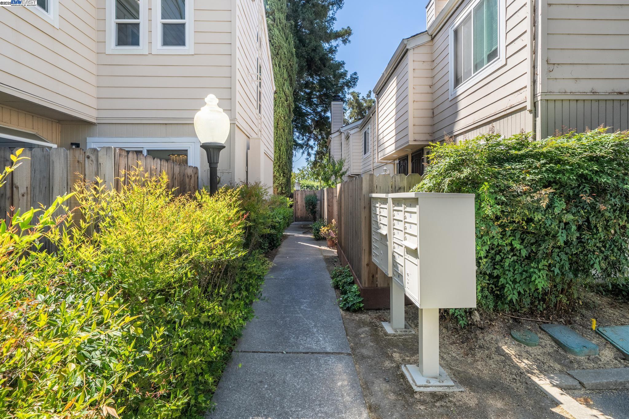 Detail Gallery Image 35 of 42 For 1255 Detroit Avenue #12,  Concord,  CA 94520 - 2 Beds | 2 Baths