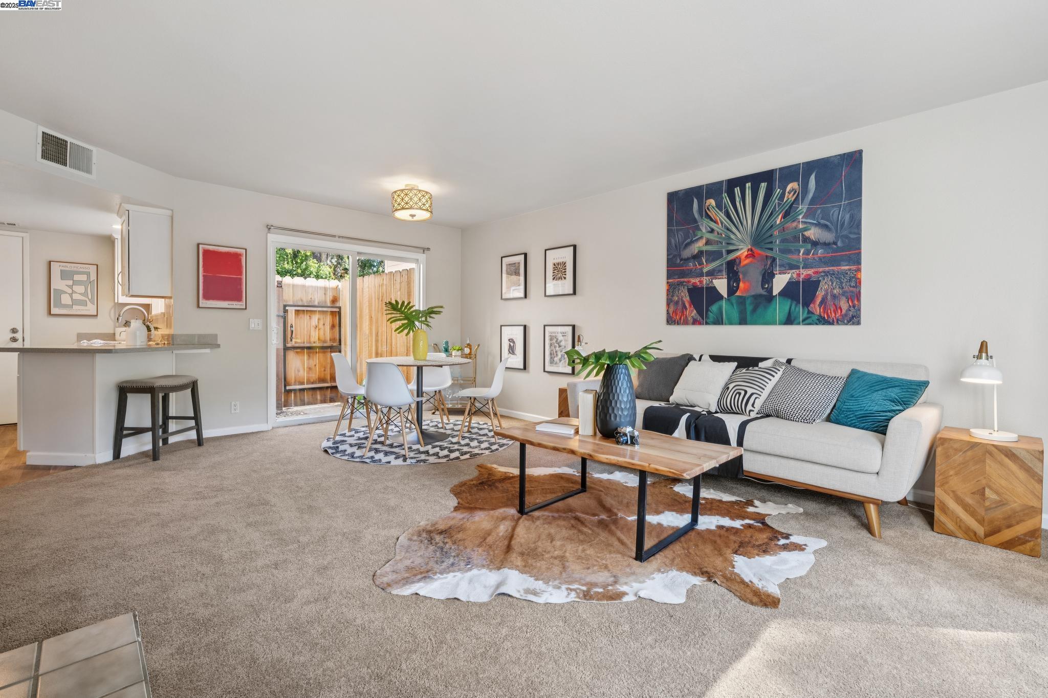Detail Gallery Image 5 of 42 For 1255 Detroit Avenue #12,  Concord,  CA 94520 - 2 Beds | 2 Baths
