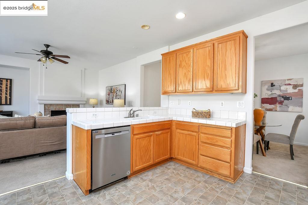 Detail Gallery Image 13 of 43 For 3155 Milton Jenson Ct, Tracy,  CA 95377 - 5 Beds | 3 Baths