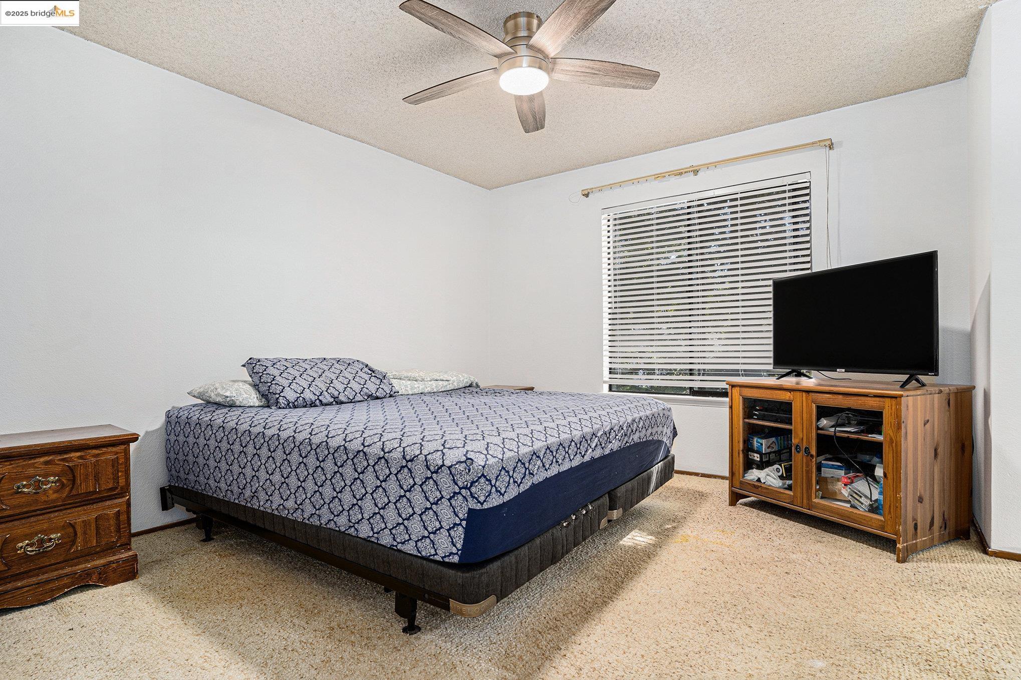 Detail Gallery Image 5 of 8 For 704 Windsor, Hercules,  CA 94547 - 2 Beds | 2 Baths