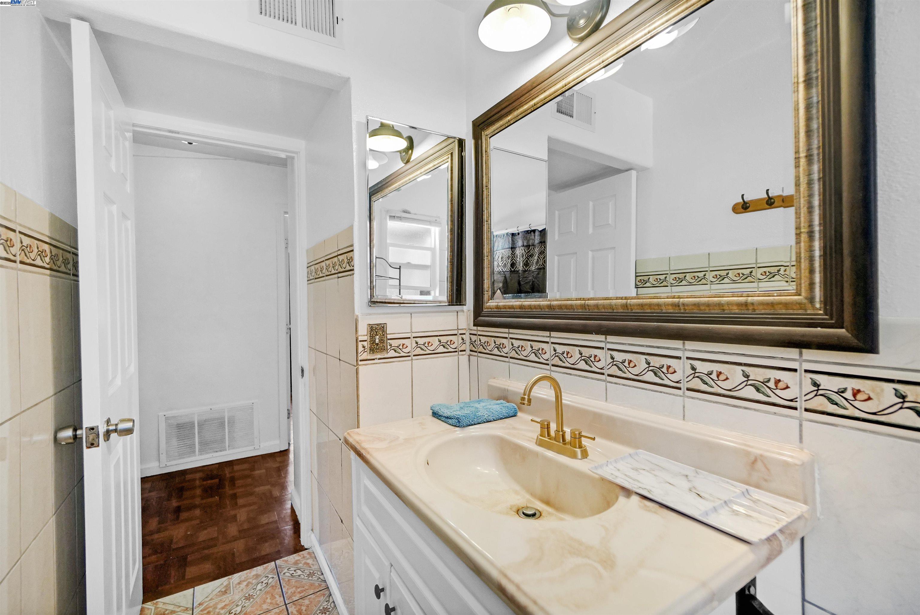 Detail Gallery Image 12 of 26 For 26361 Huntwood Aave, Hayward,  CA 94544 - 3 Beds | 2 Baths