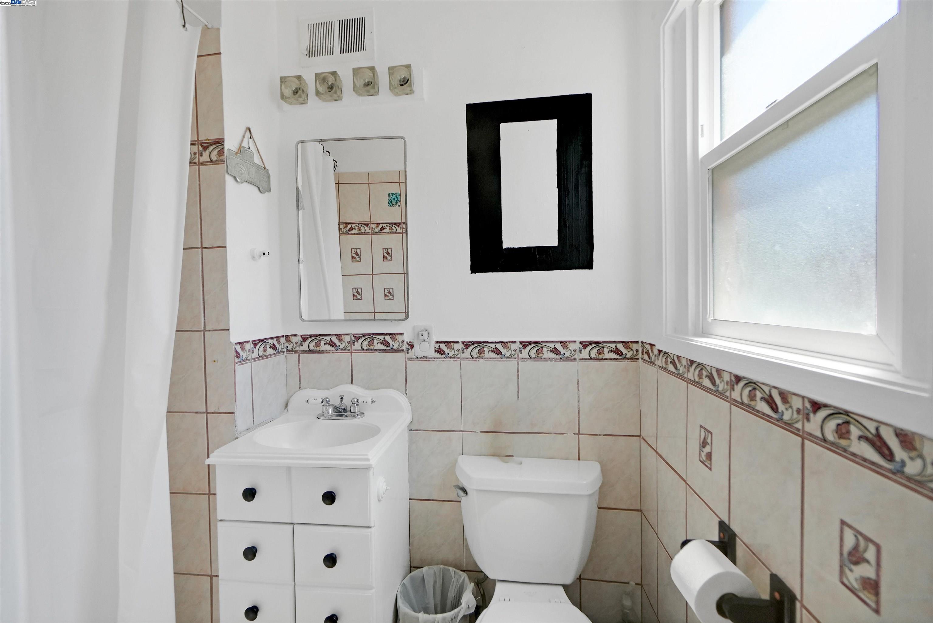 Detail Gallery Image 15 of 26 For 26361 Huntwood Aave, Hayward,  CA 94544 - 3 Beds | 2 Baths