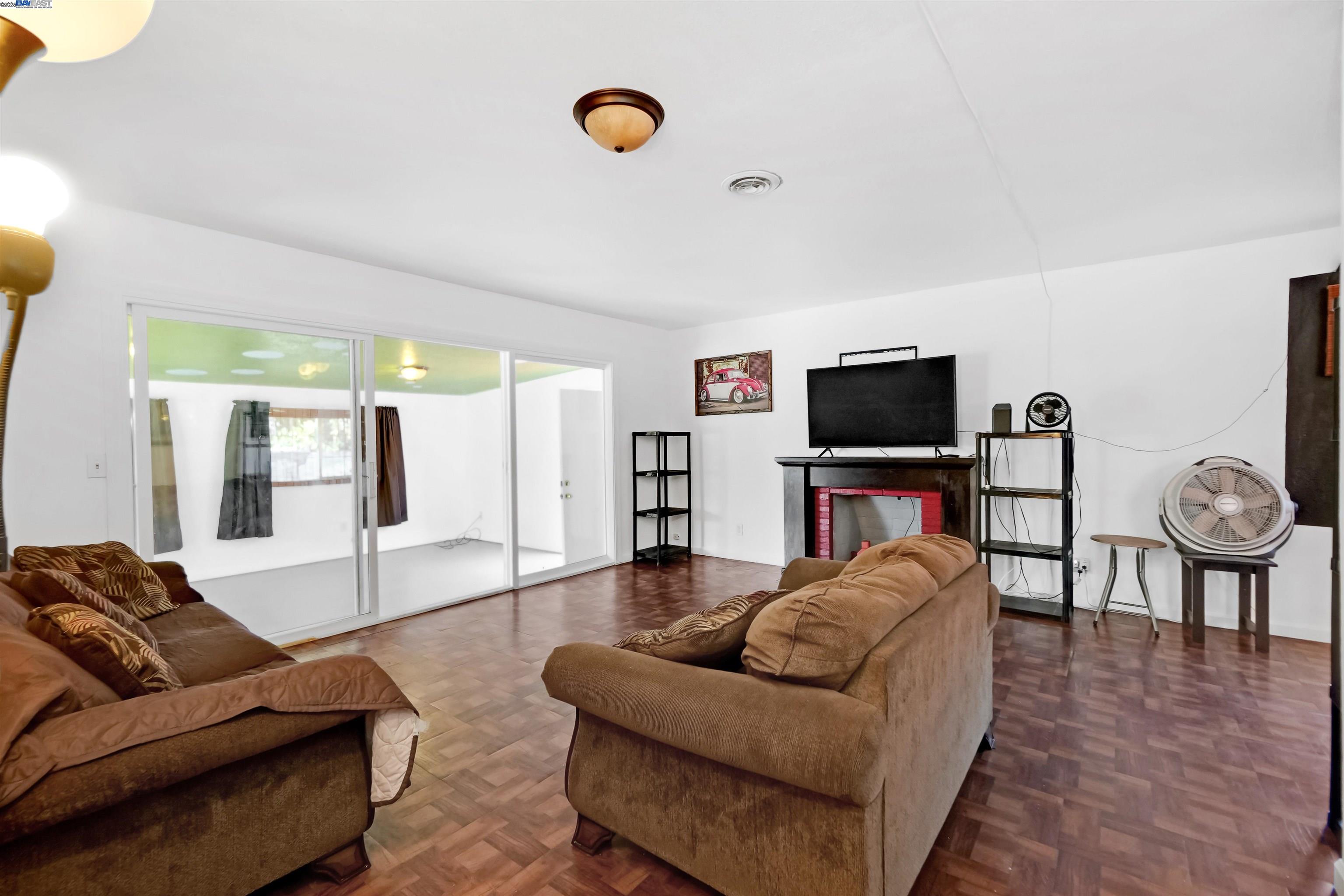 Detail Gallery Image 5 of 26 For 26361 Huntwood Aave, Hayward,  CA 94544 - 3 Beds | 2 Baths