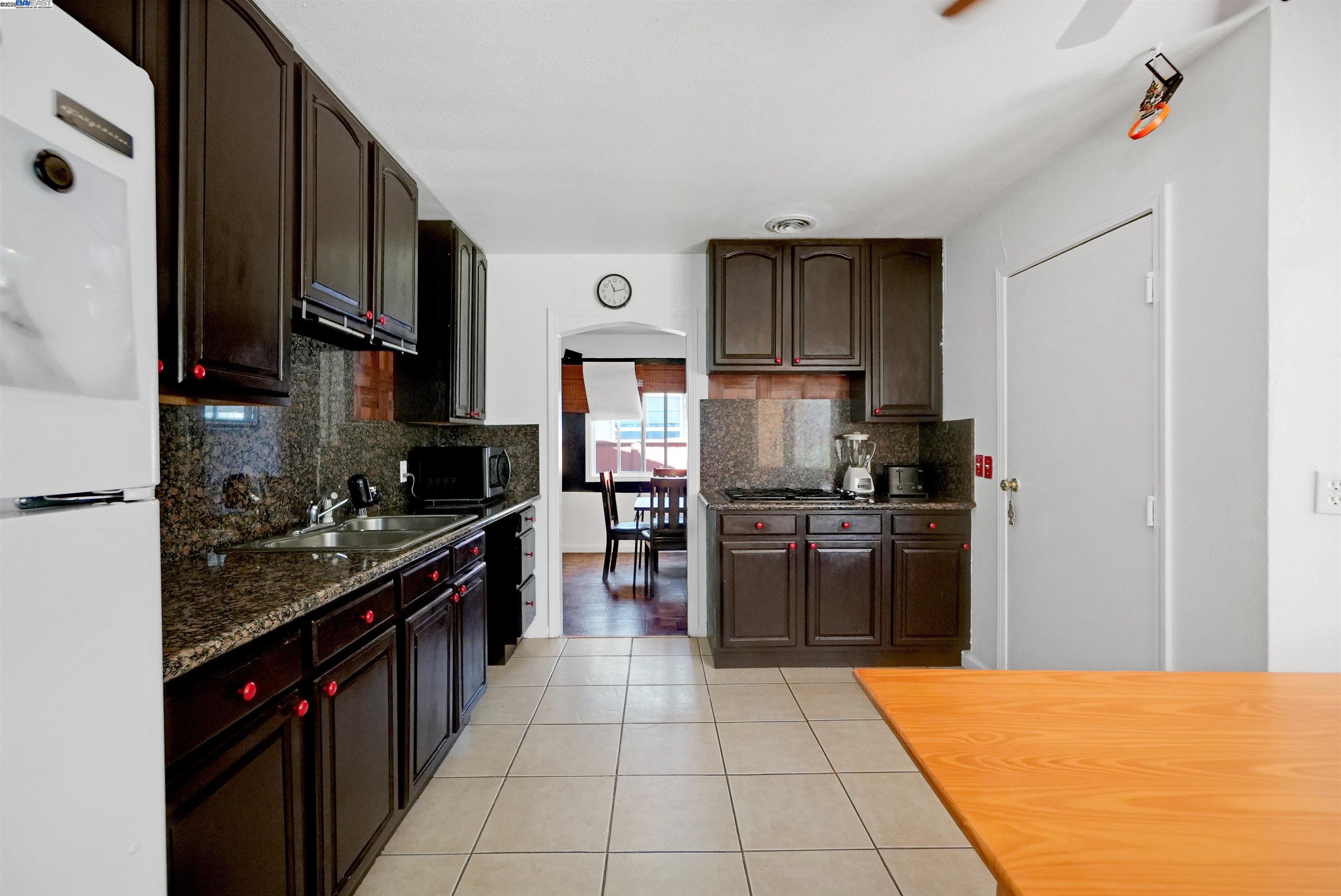 Detail Gallery Image 8 of 26 For 26361 Huntwood Aave, Hayward,  CA 94544 - 3 Beds | 2 Baths