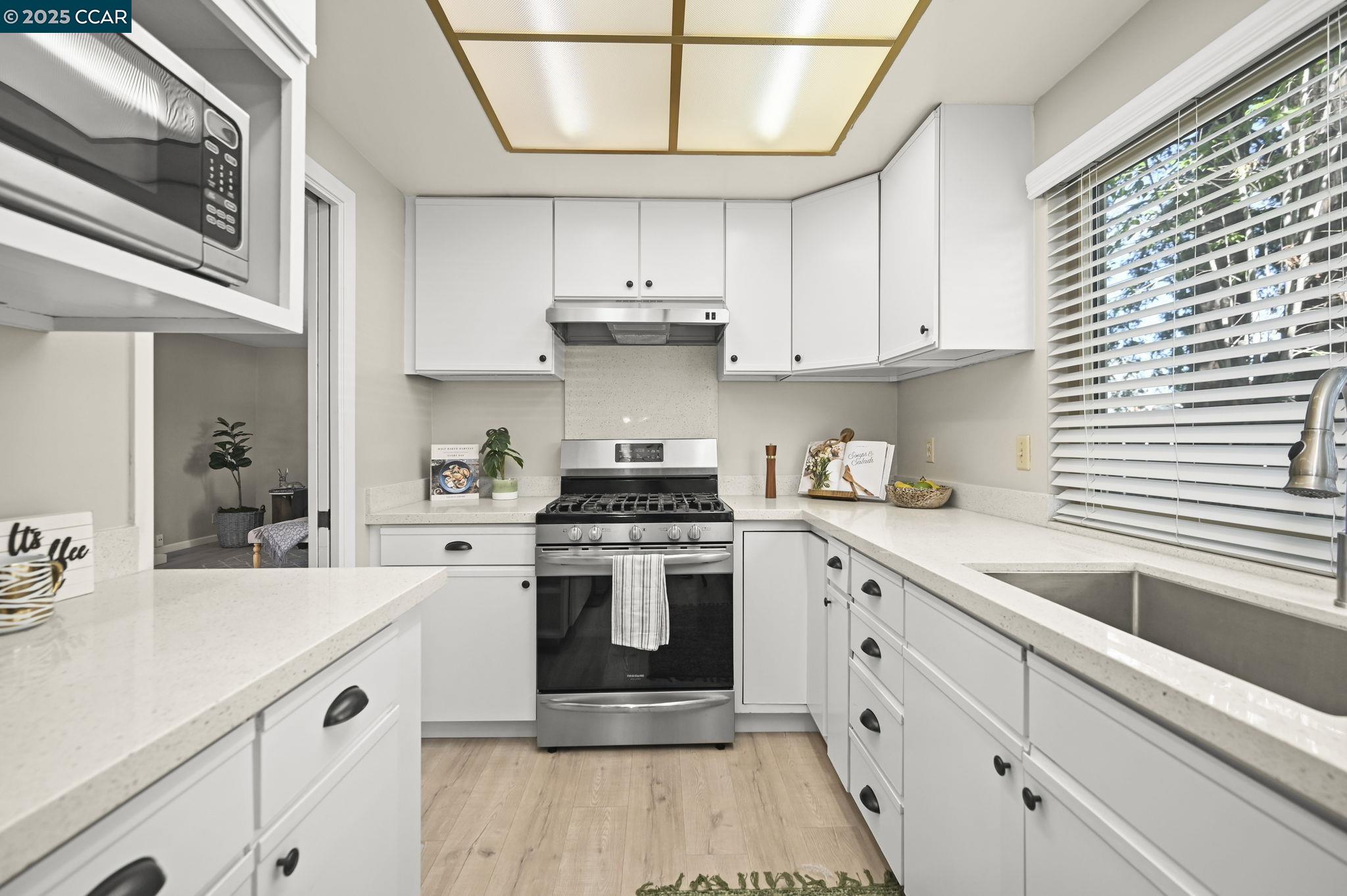 Detail Gallery Image 13 of 38 For 1605 Countrywood Ct, Walnut Creek,  CA 94598 - 3 Beds | 2/1 Baths