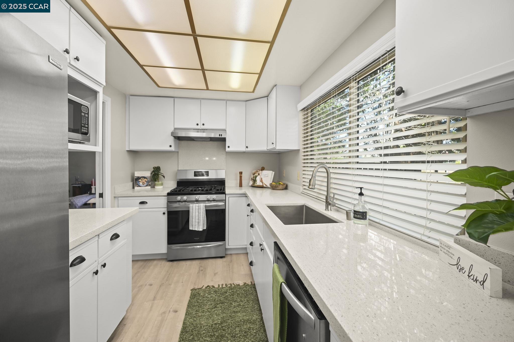 Detail Gallery Image 15 of 38 For 1605 Countrywood Ct, Walnut Creek,  CA 94598 - 3 Beds | 2/1 Baths