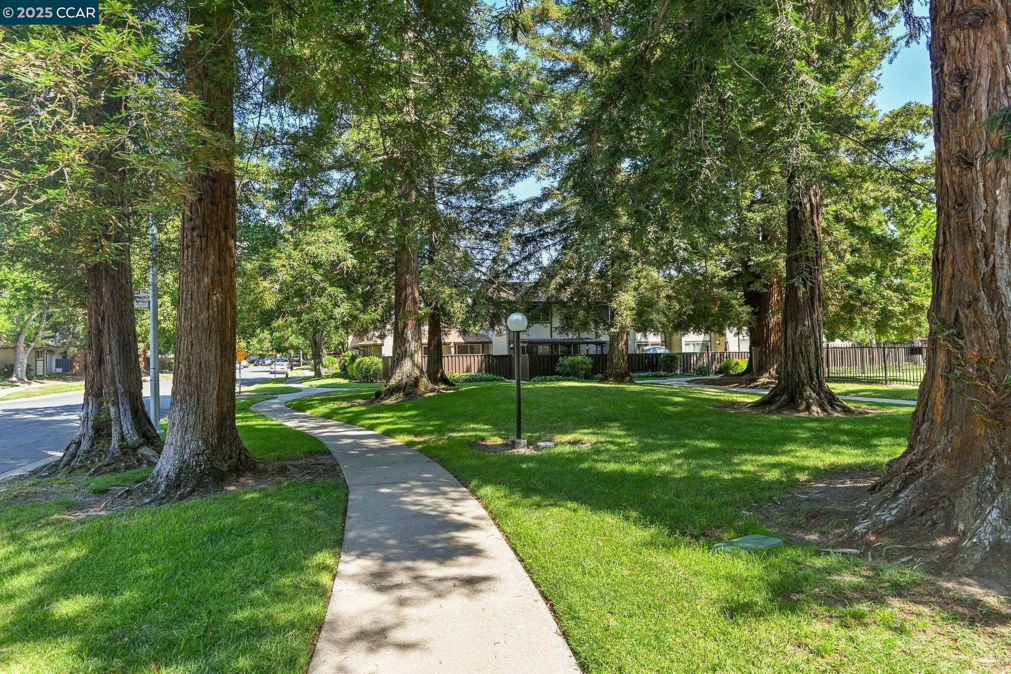 Detail Gallery Image 33 of 38 For 1605 Countrywood Ct, Walnut Creek,  CA 94598 - 3 Beds | 2/1 Baths