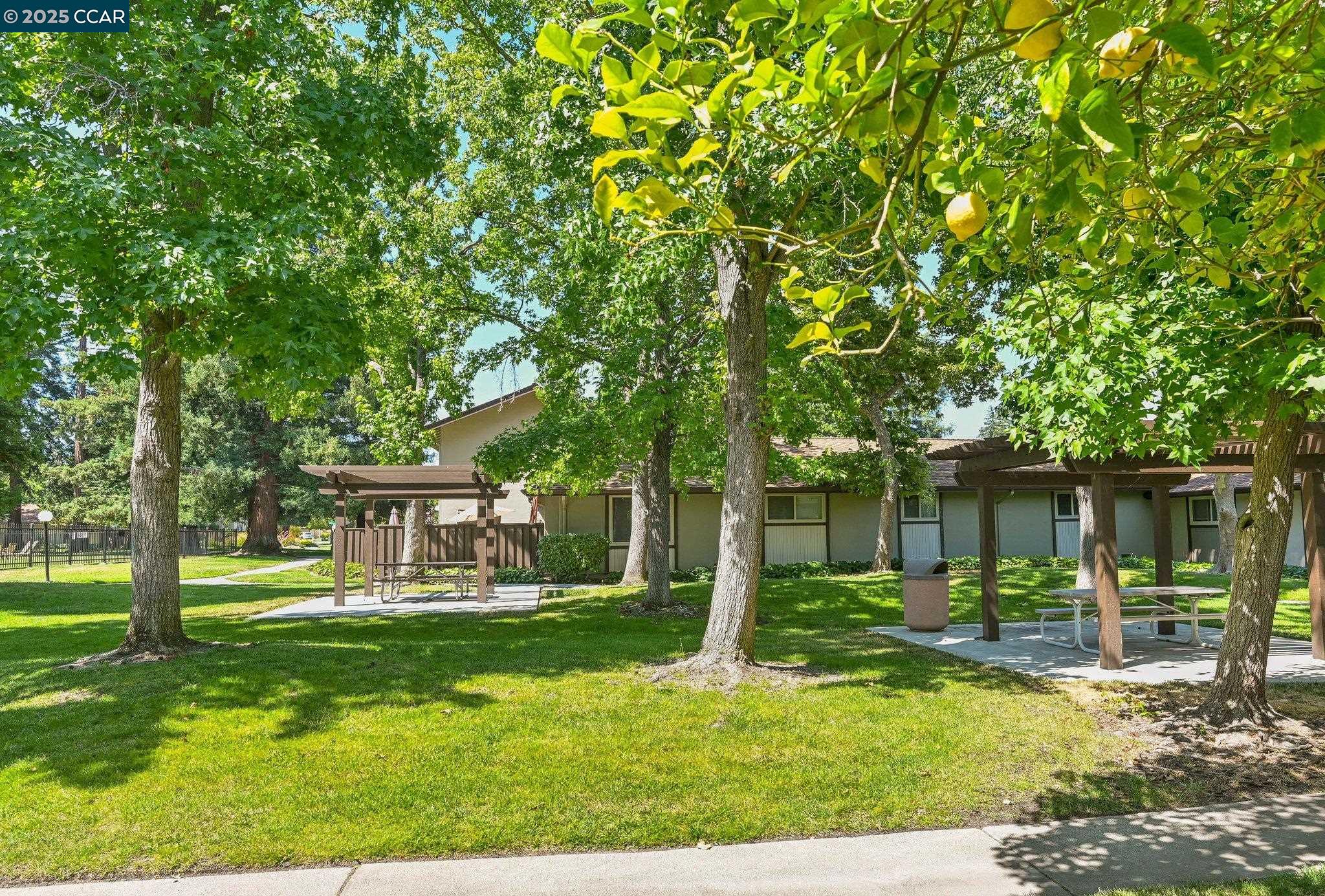 Detail Gallery Image 35 of 38 For 1605 Countrywood Ct, Walnut Creek,  CA 94598 - 3 Beds | 2/1 Baths