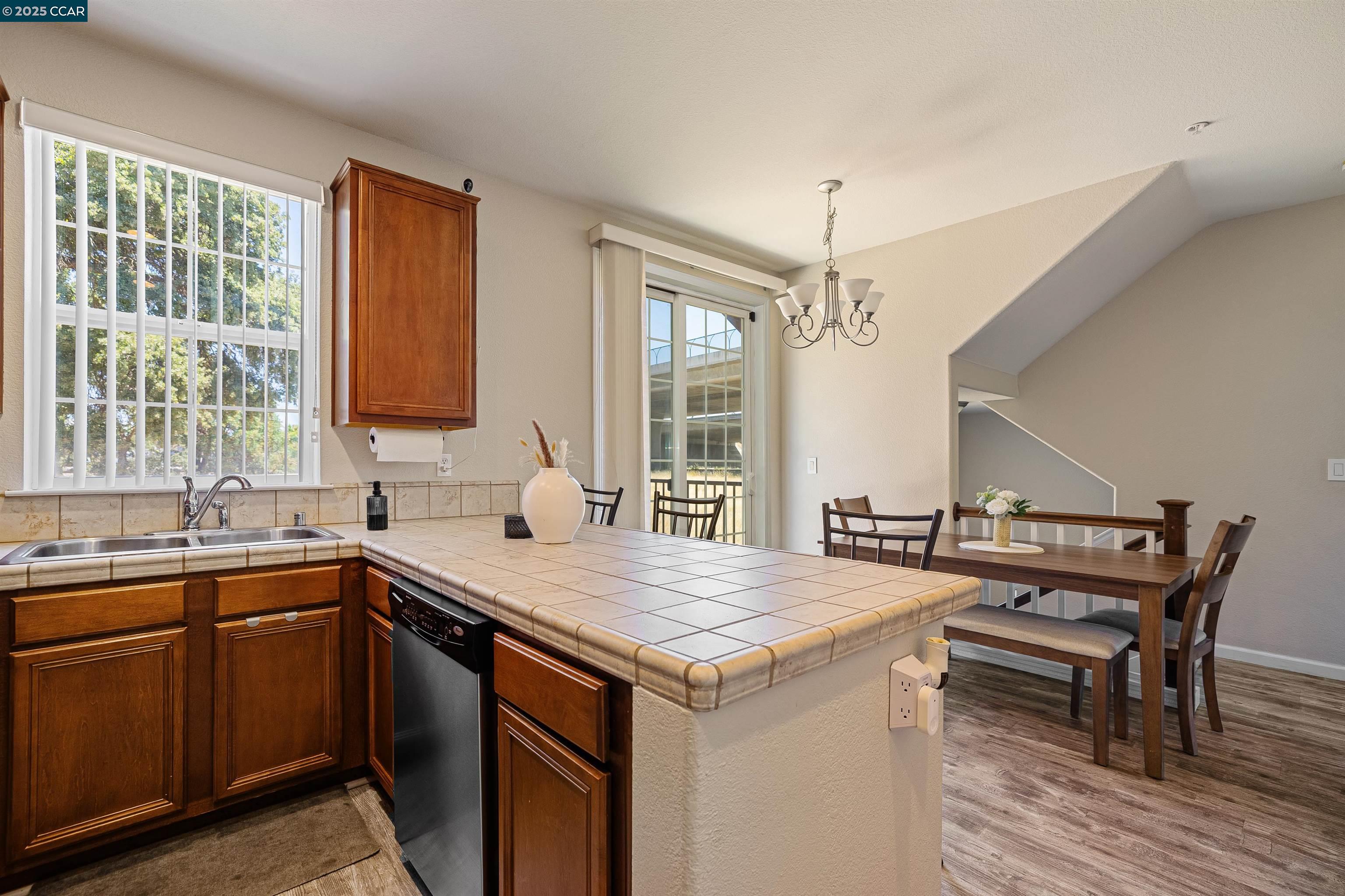 Detail Gallery Image 13 of 39 For 6570 Hearthstone Cir #1413,  Rocklin,  CA 95677 - 2 Beds | 2/1 Baths