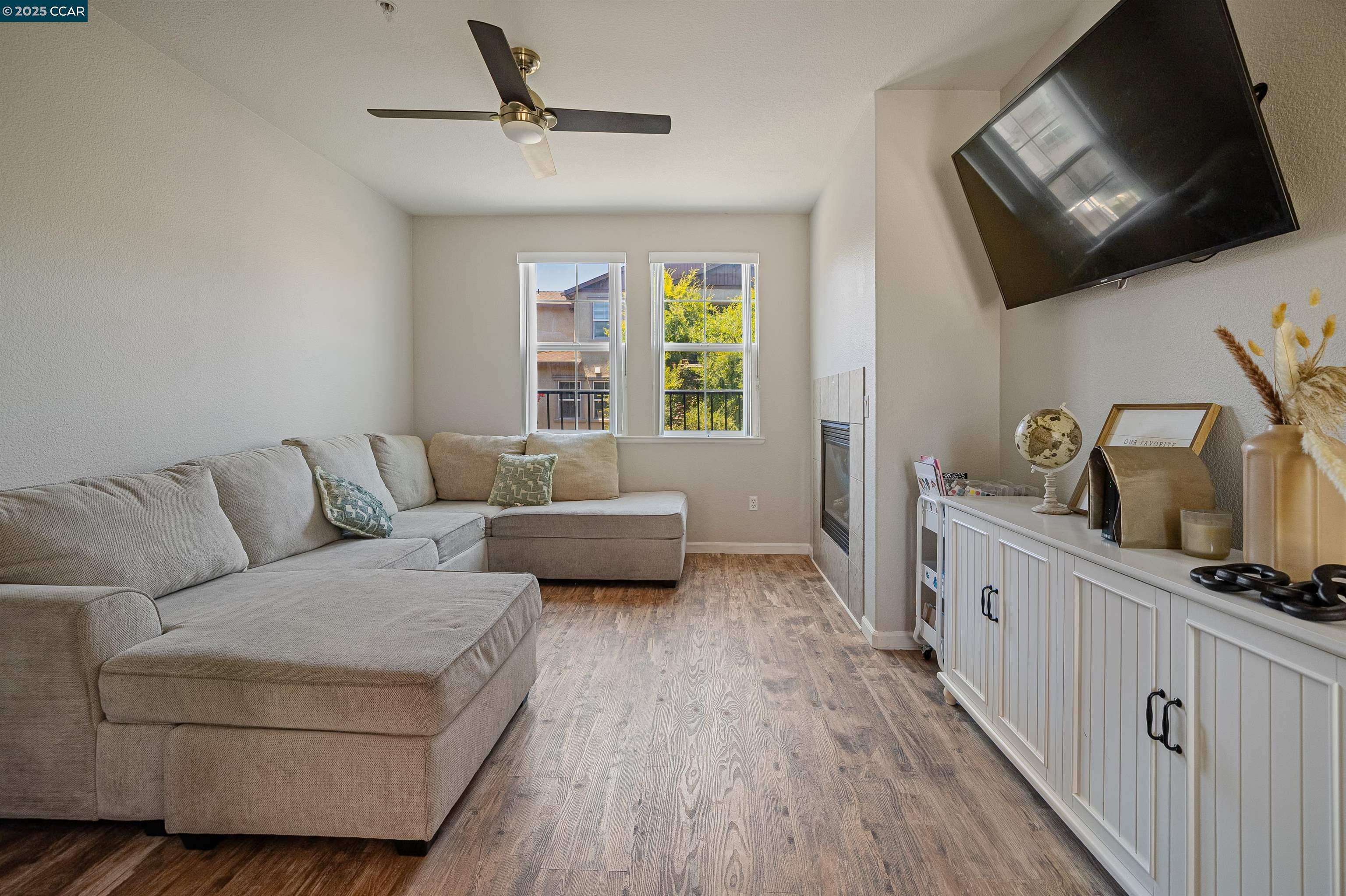 Detail Gallery Image 5 of 39 For 6570 Hearthstone Cir #1413,  Rocklin,  CA 95677 - 2 Beds | 2/1 Baths