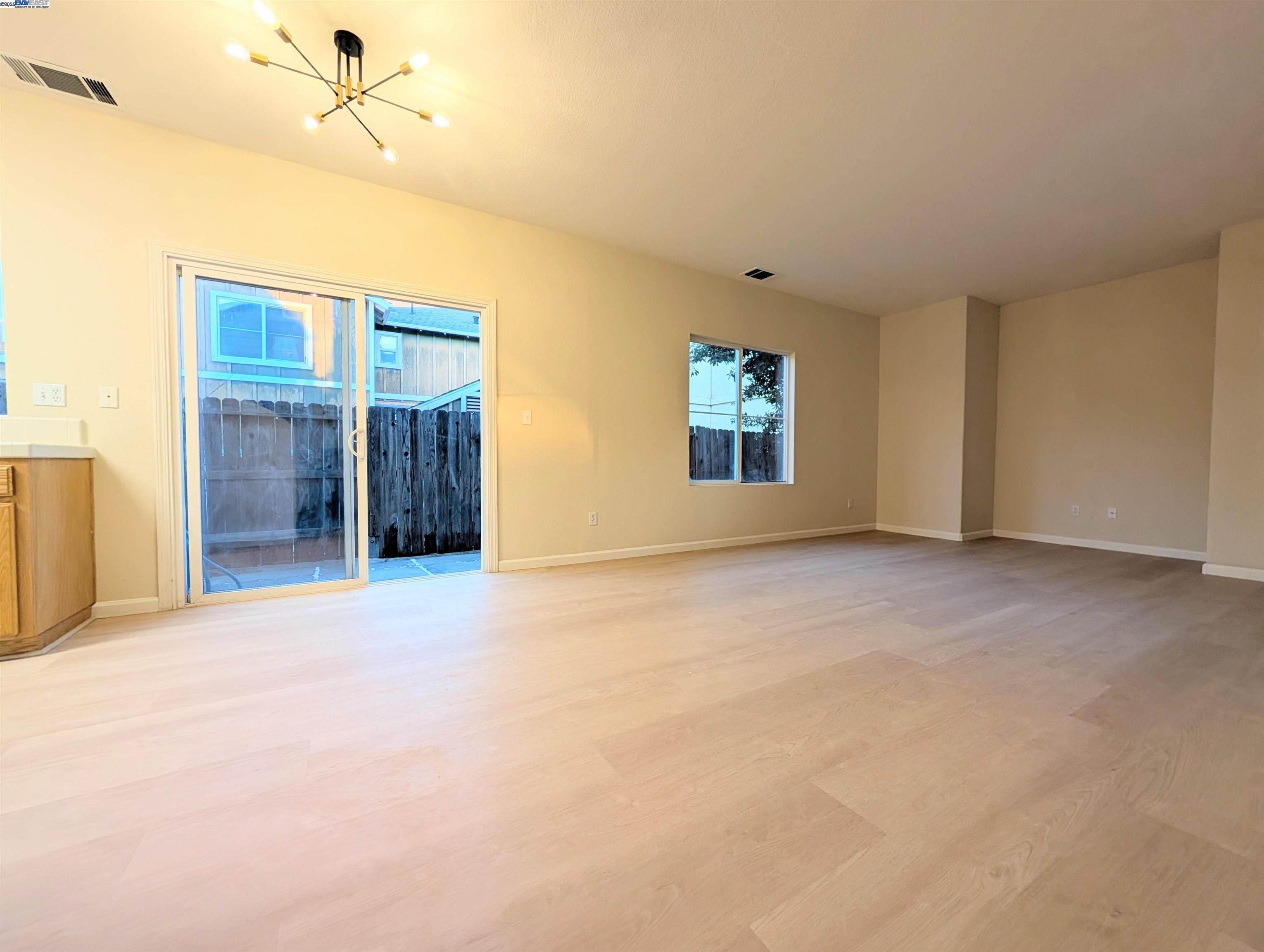 Detail Gallery Image 2 of 12 For 158 Fairview Ave., Bay Point,  CA 94565 - 3 Beds | 2/1 Baths